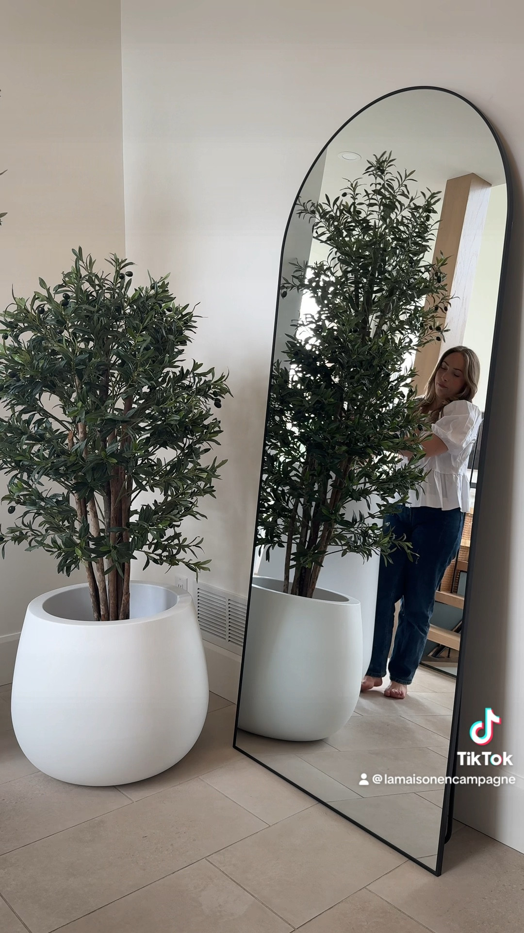 The perfect mirror to complete my entryway 🖤 

#homedecor #neutralhome #archedmirror

#LTKspring #LTKcanada #LTKhome