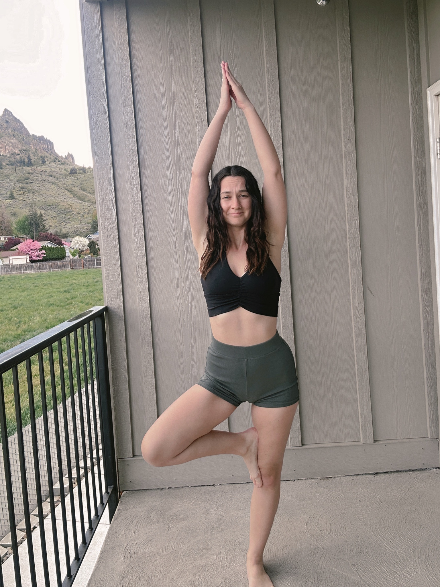 in honor of the aloversary sale, I had to share my cringy photo from my chilly sunrise yoga this morning 🤍 😂🫶🏻⛰️ real life for yall! 😂 I wanted to be outside so bad 😂 here are some of my ALO faves 🫶🏻

#LTKfitness #LTKsalealert #LTKActive