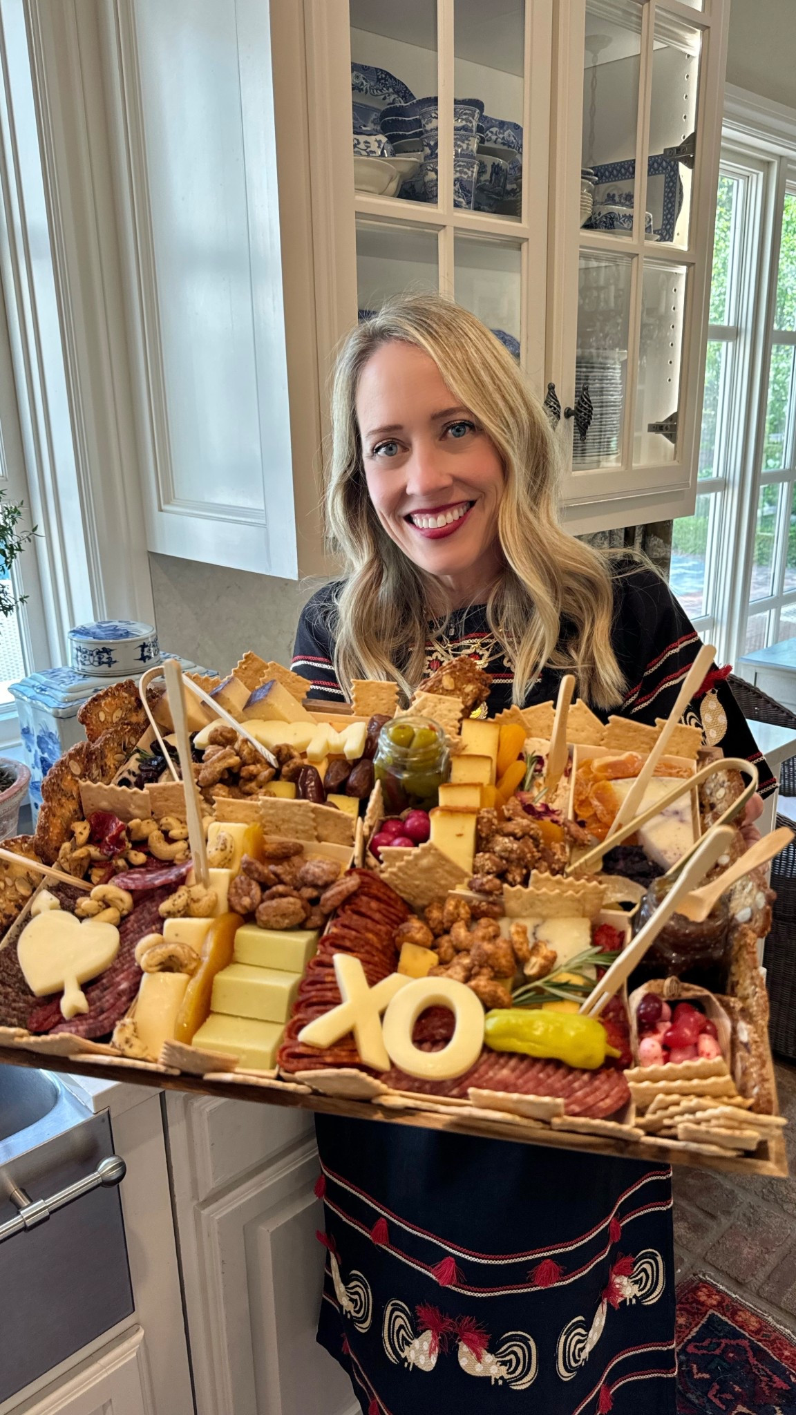 This is it. The perfect charcuterie board from @boarderie. Skip the flowers and give your mom a gift she doesn’t have to make herself. 
SHOP NOW in my LTK store
#Boarderie
#BoarderiePartner #ad
#mothersdaygiftideas 
#mothersdaybrunch 

#LTKGiftGuide #LTKParties