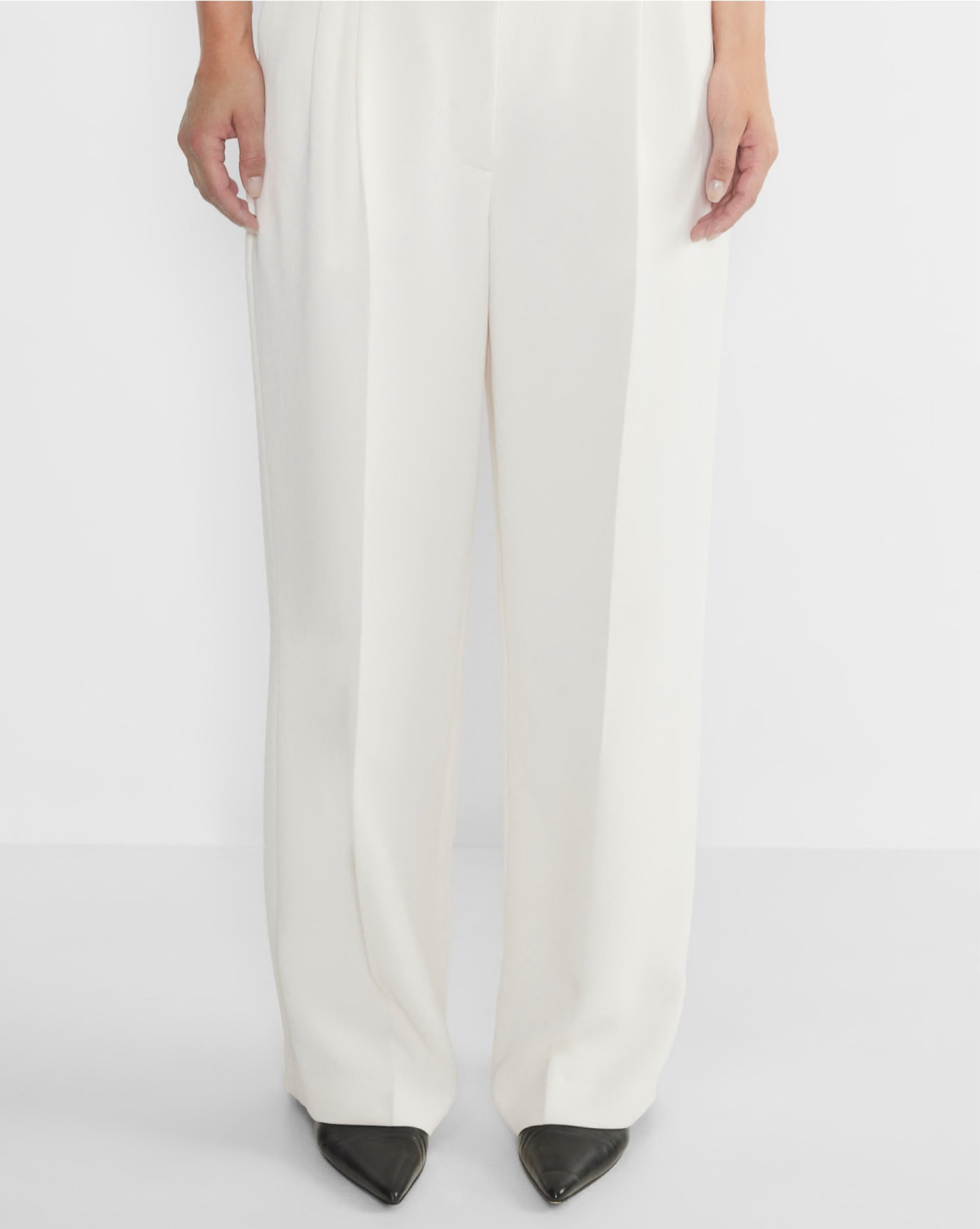 Aritzia washable dress pants in different lengths. I tried them on in the store and loved them! 