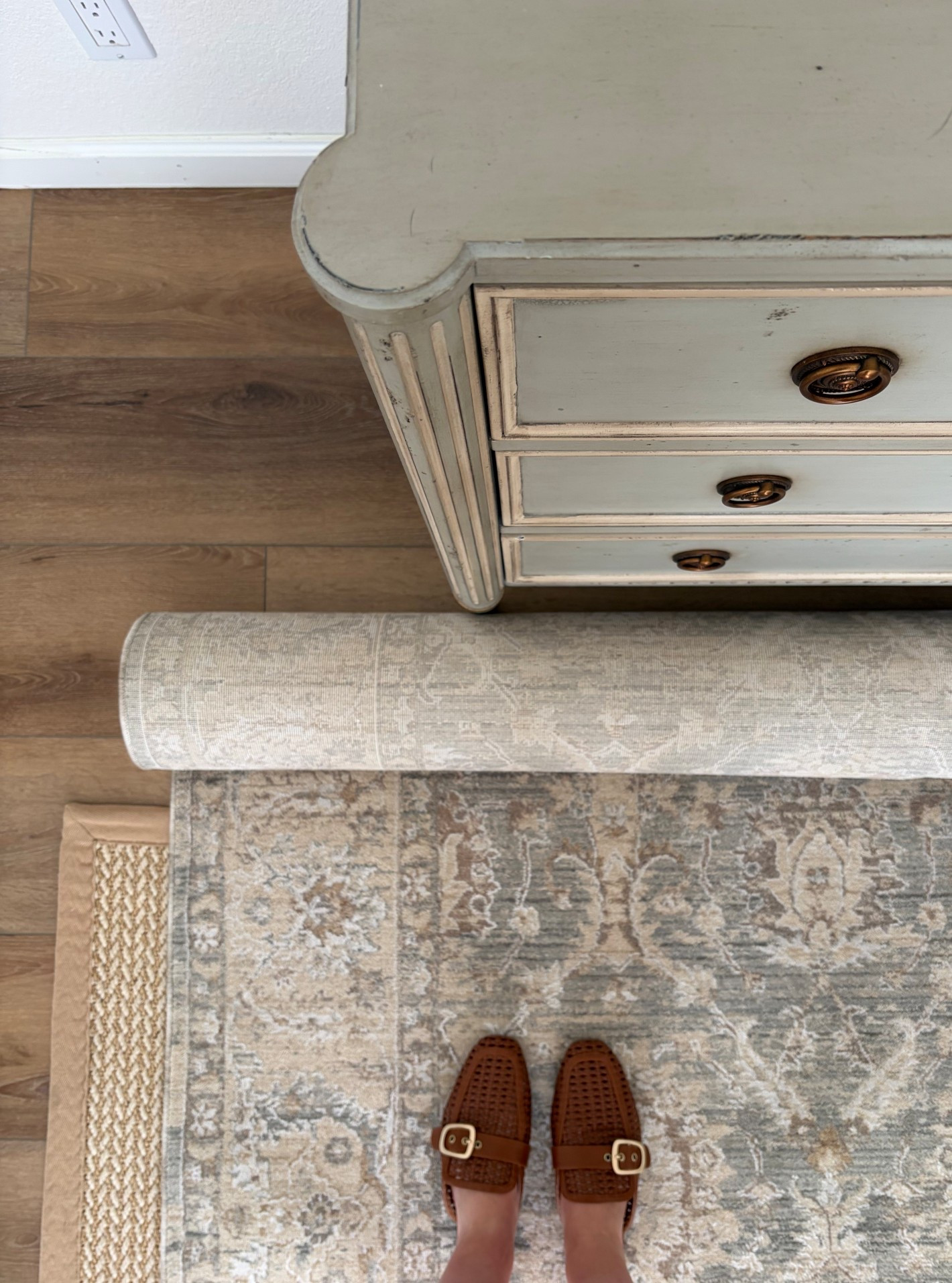 When you finally find the perfect rug at an AFFORDABLE price point!!🤩

#LTKHome #LTKSaleAlert