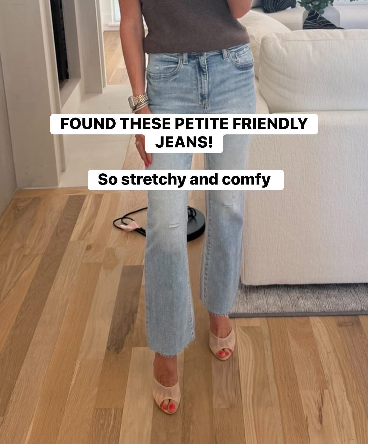Petite friendly stretchy jeans size 24 light wash jeans
