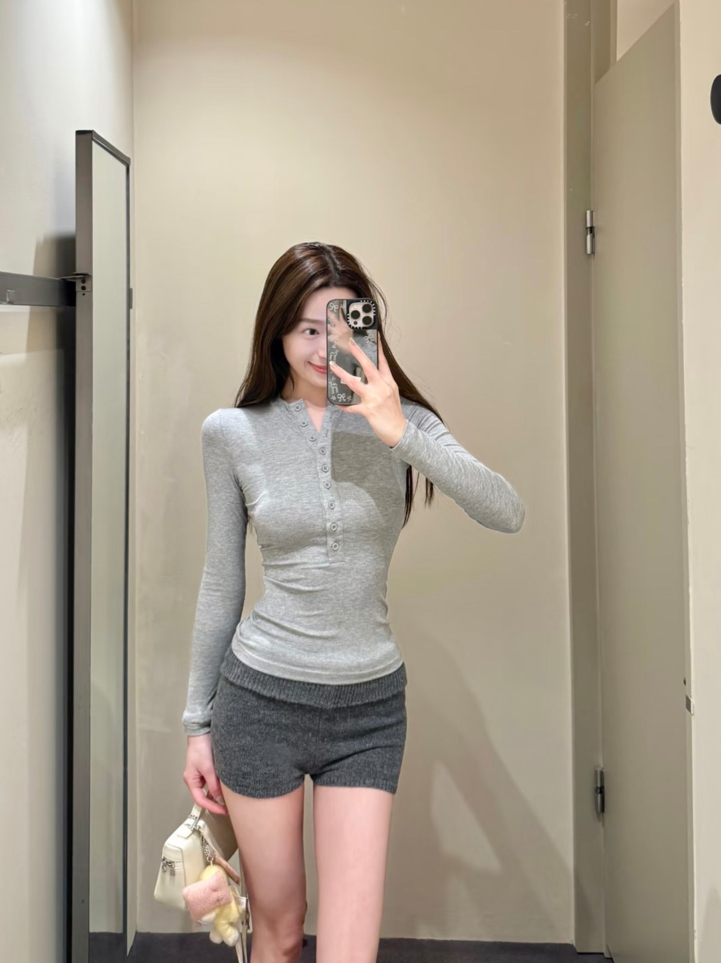 Obsessed with this Lululemon Henley top 🤍

This Lululemon Henley long sleeve is one of those pieces you’ll reach for again and again.
Super soft, stretchy, and so flattering — it hugs the body in the best way while still being incredibly comfortable.

It’s the perfect everyday basic to pair with leggings, shorts, or jeans.

✨ minimal
✨ versatile
✨ effortless

And the best part — it’s currently 31% off (only $54!). Such a good deal for a Lululemon staple.
