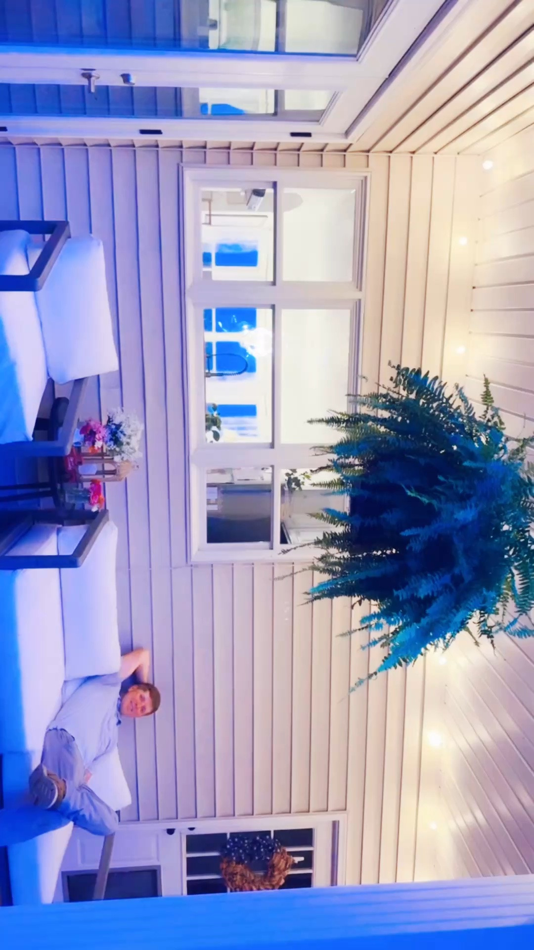And eek!! Lookie how perfectly it fits y’all!! This back porch is so cozy with the string lights 💡 and we can’t wait for all the coffee ☕️ mornings & back porch hangouts with friends overlooking a backyard full of babies playing & the back pasture… a dream!!! ✨