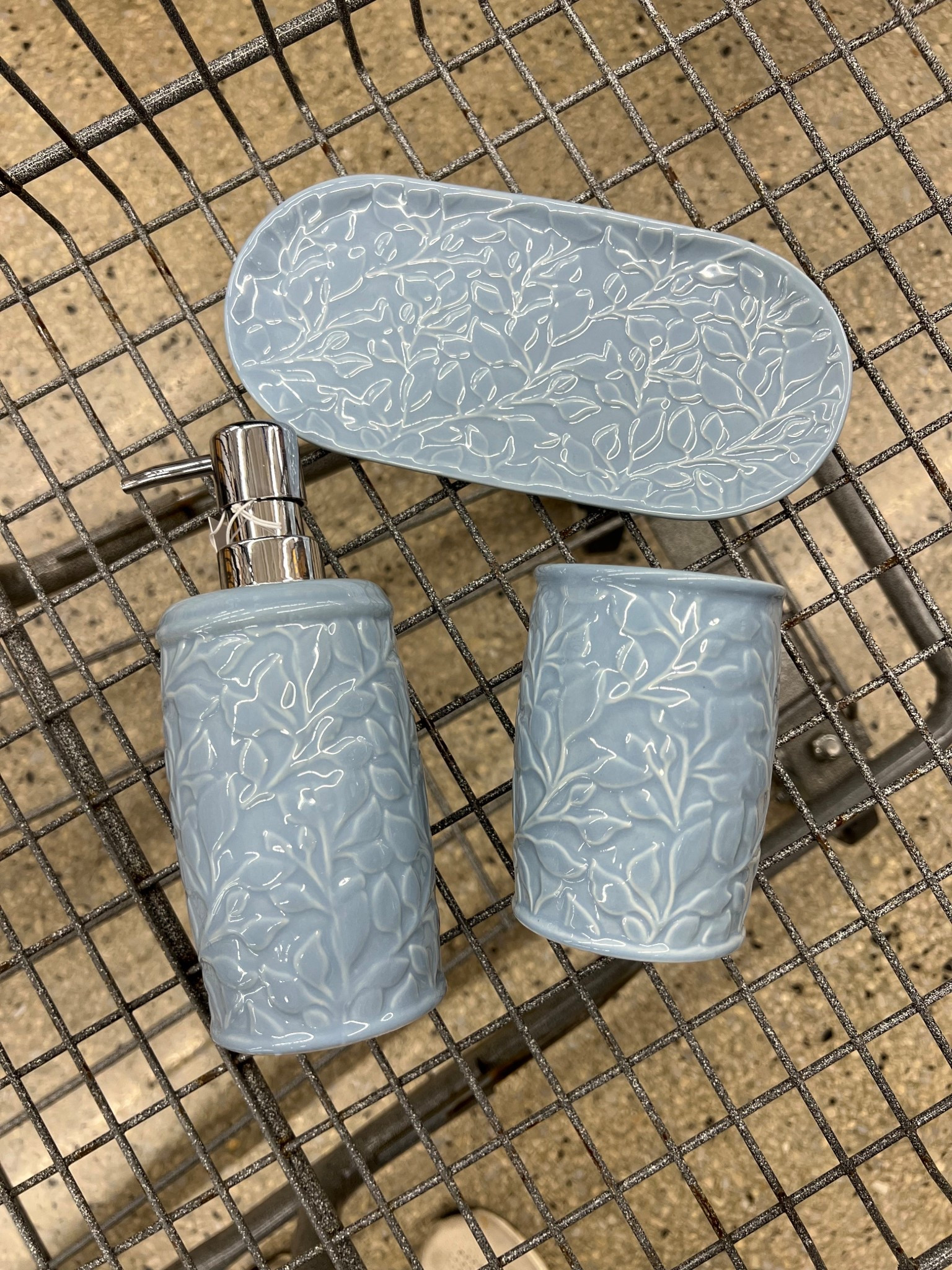 Pretty new blue bathroom accessories at Walmart, spring refresh idea! Soap dispenser, tray and toothbrush holder cup. #walmarthome