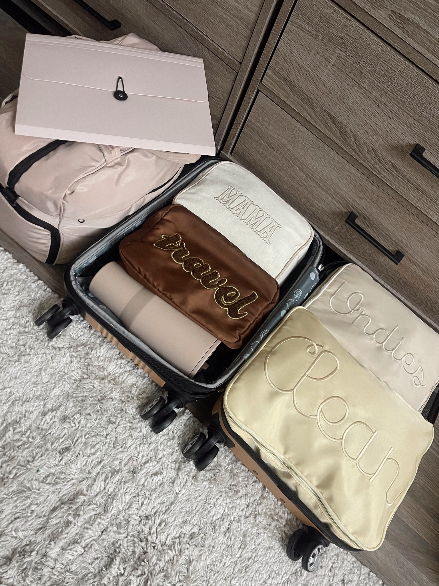 what i packed in my hospital bag 🏥

hospital bag, packing cubes, neutral luggage, gifts for her, hospital bag must haves, neutral duffle bag, neutral suit case, new mommy, baby shower gifts, folder for hospital  

#LTKmomlife #LTKItBag #LTKBaby