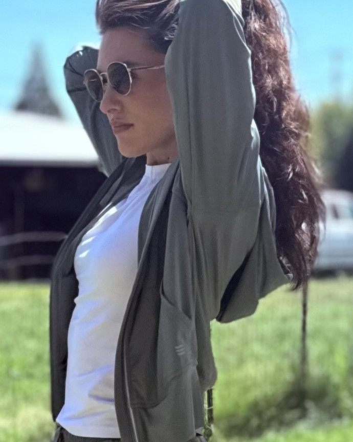 i’m picky with workout clothes and this Fieldsheer set actually impressed me. the material feels sooo good, the shorts fit perfectly without riding up, and the jacket is such a cute lightweight throw on. definitely one of my favorite activewear sets i’ve tried in a long time

#LTKfitnessgoals #LTKActive #LTKmomlife