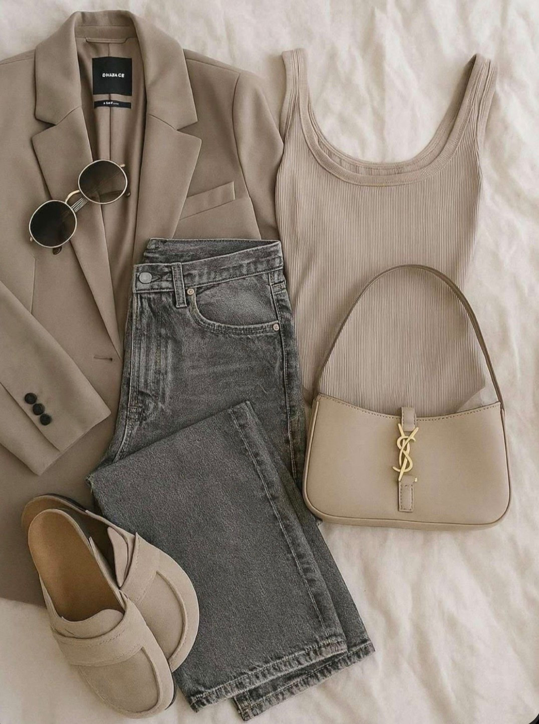 Neutrals will always have my heart 🤎
This is the kind otherwise that looks effortless but put-together every time.

✨ Structured blazer
✨ Simple ribbed tank
✨ Classic denim
✨ Neutral accessories that go with everything

I linked similar/exact  pieces in my LTK so you can recreate the look ✨
👉 Link in bio + comments

#NeutralOutfits #EverydayStyle #LTKFinds #CasualChic #MinimalStyle #OutfitInspo #WardrobeStaples