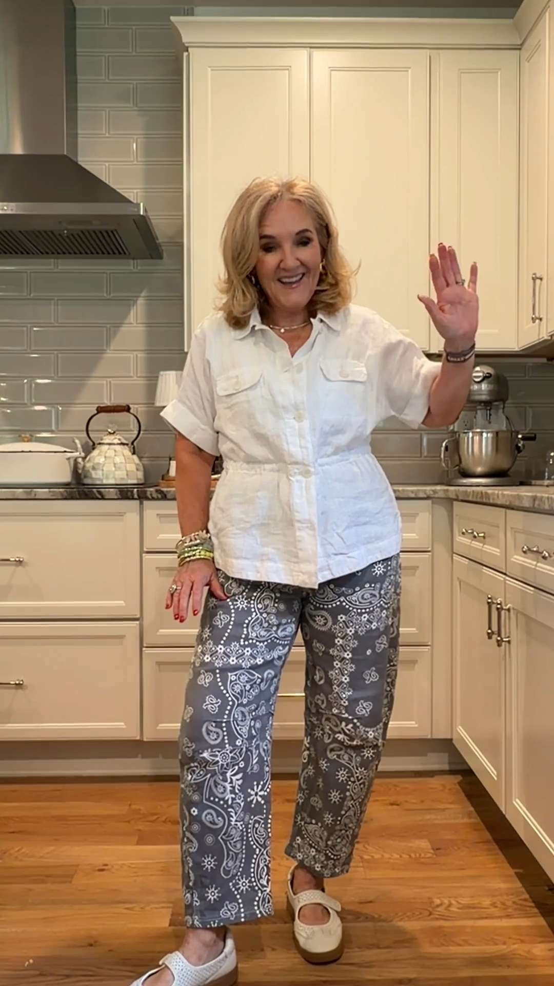 The gray bandana-inspired print acts almost like a neutral, making them easy to pair with white tops, chambray, linen, and all your summer basics. They have a comfortable mid-rise fit and just the right amount of stretch.

A simple white linen top is all they need. 🫶🏻 

 #LTKootd #LTKSeasonal #LTKSaleAlert