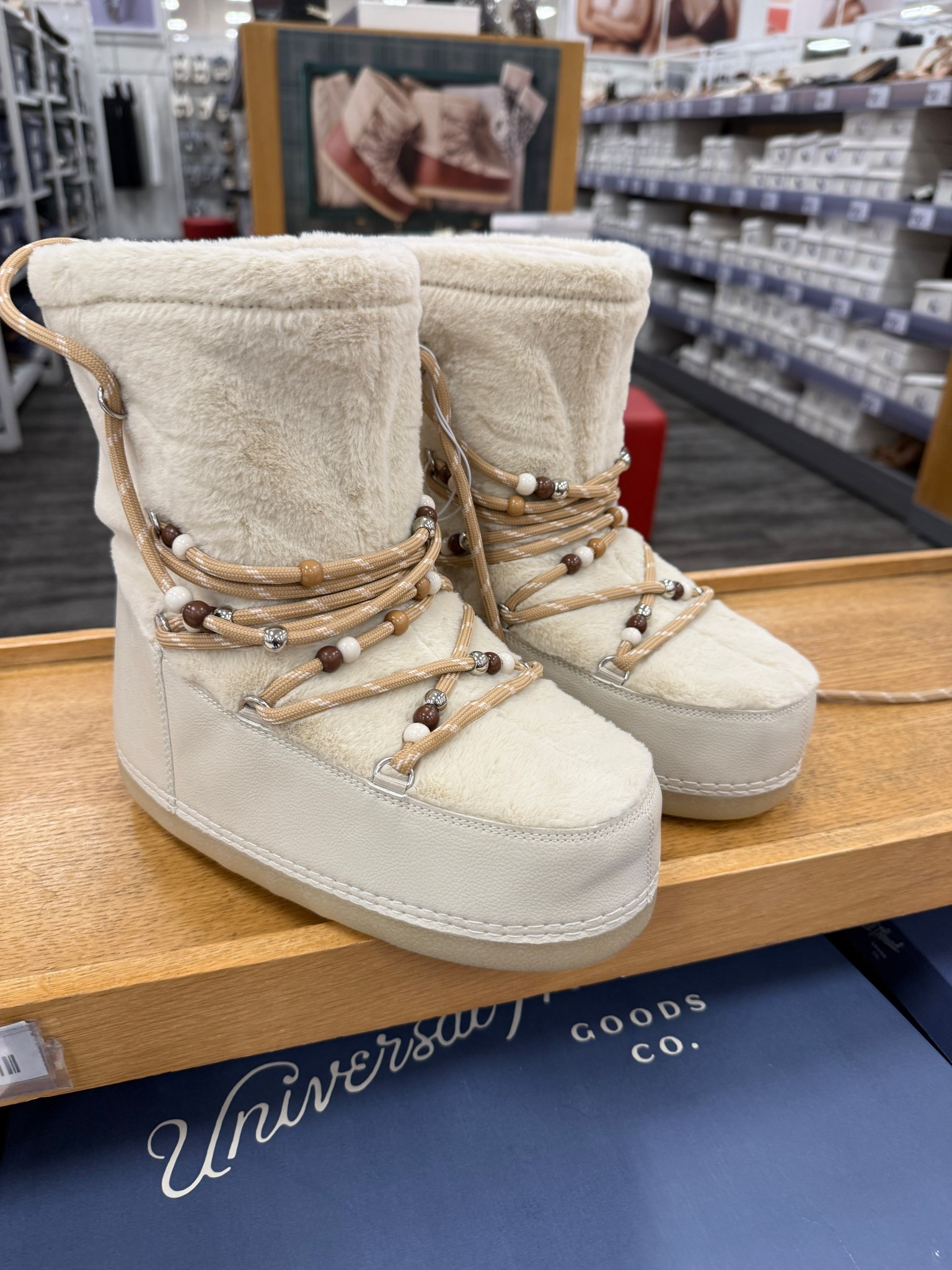 Looks like Moon boots for less 

#LTKOver40 #LTKFindsUnder100