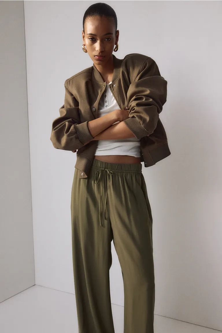 Wide pull-on trousers - Dark khaki green - Ladies | H&M GB | H&M (UK, MY, IN, SG, PH, TW, HK)
