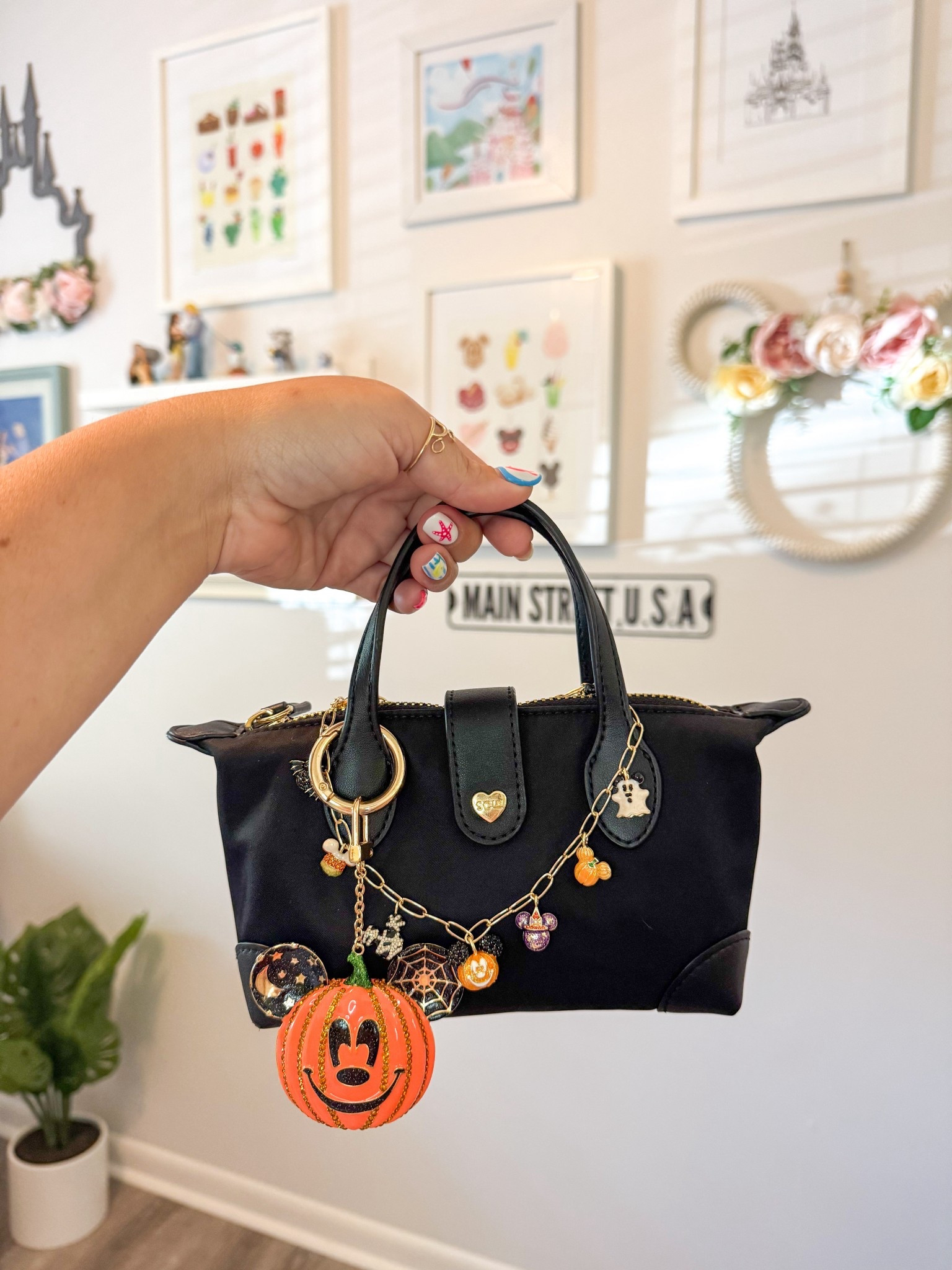 New Disney Halloween collection from BaubleBar! 🎃👻

#LTKSeasonal #LTKFindsUnder50 #LTKItBag