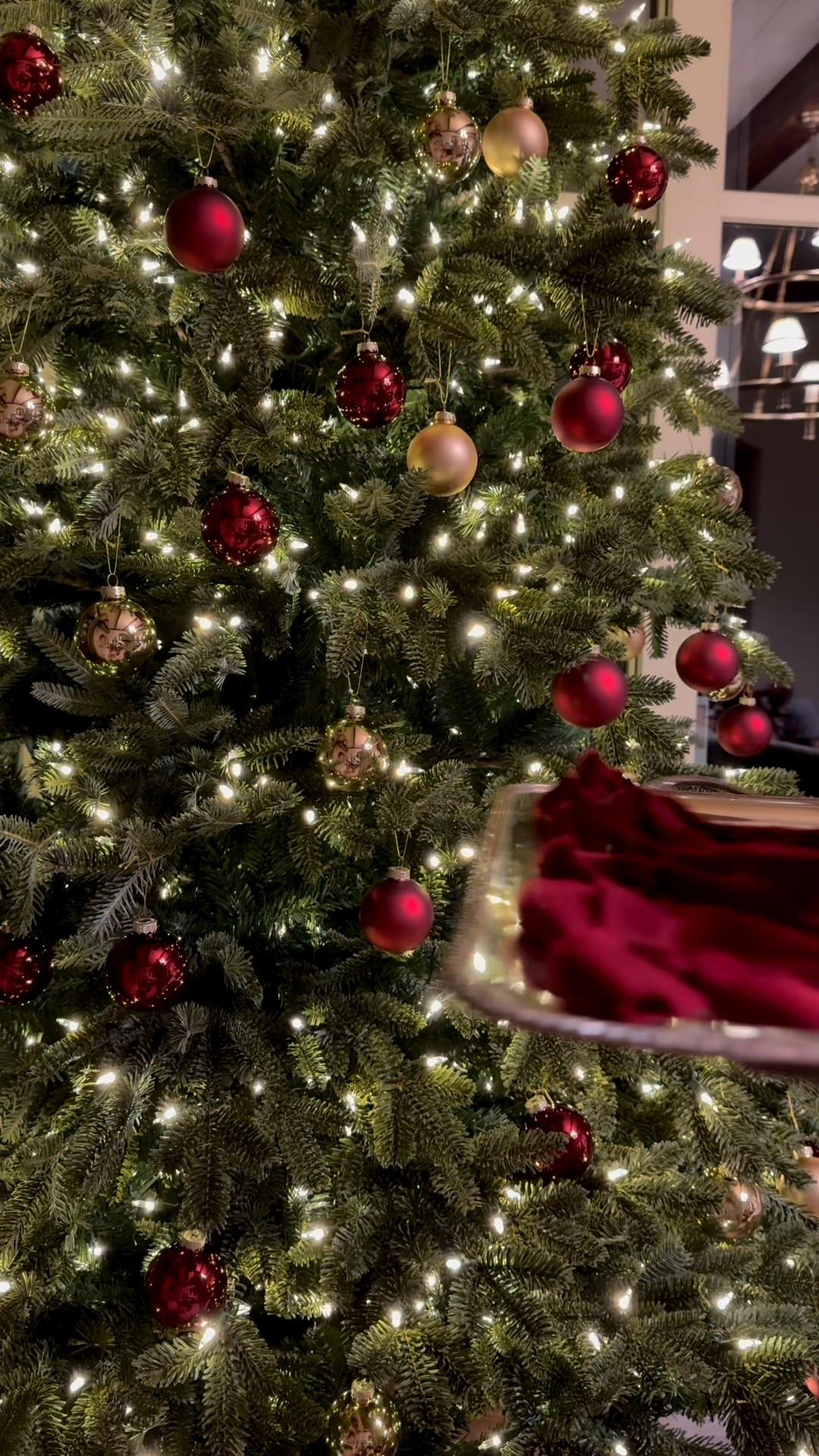 Classic Christmas Inspo 

#LTKHoliday #LTKOver40 #LTKSeasonal