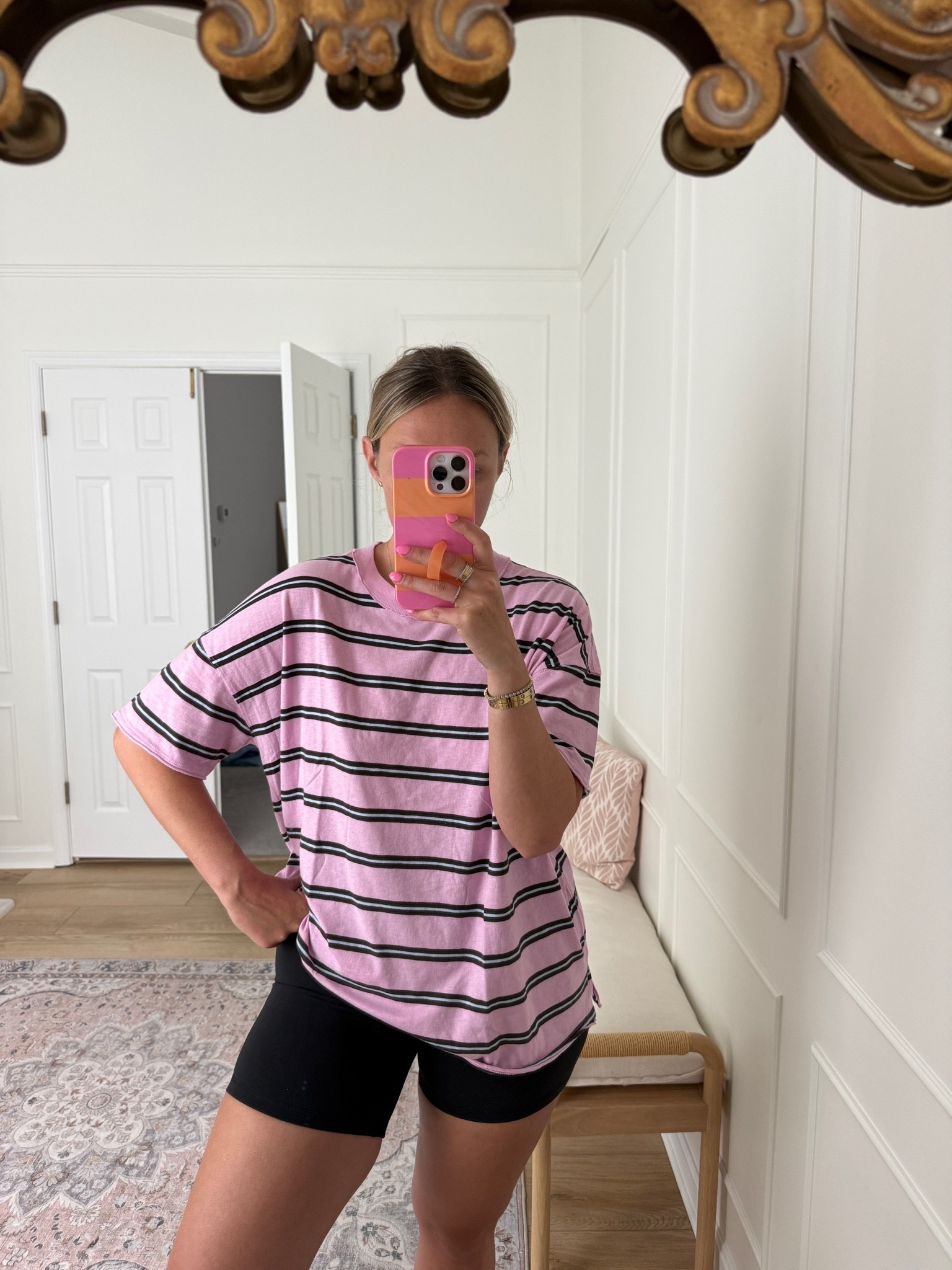 Love an oversized tee! Wearing a med