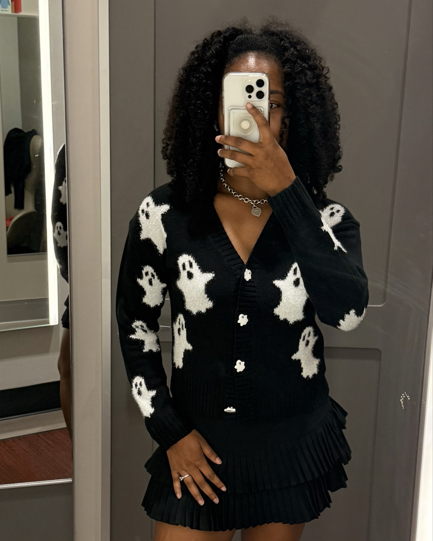 Who says spooky can’t be stylish? 

Ghost Graphic Cardigan

Not a trick, just a treat. 👻 This ghost cardigan adds playful Halloween fun to any outfit while keeping you comfy. #SpookyStyle #LayerItUp

#LTKFindsUnder50 #LTKParties #LTKSeasonal