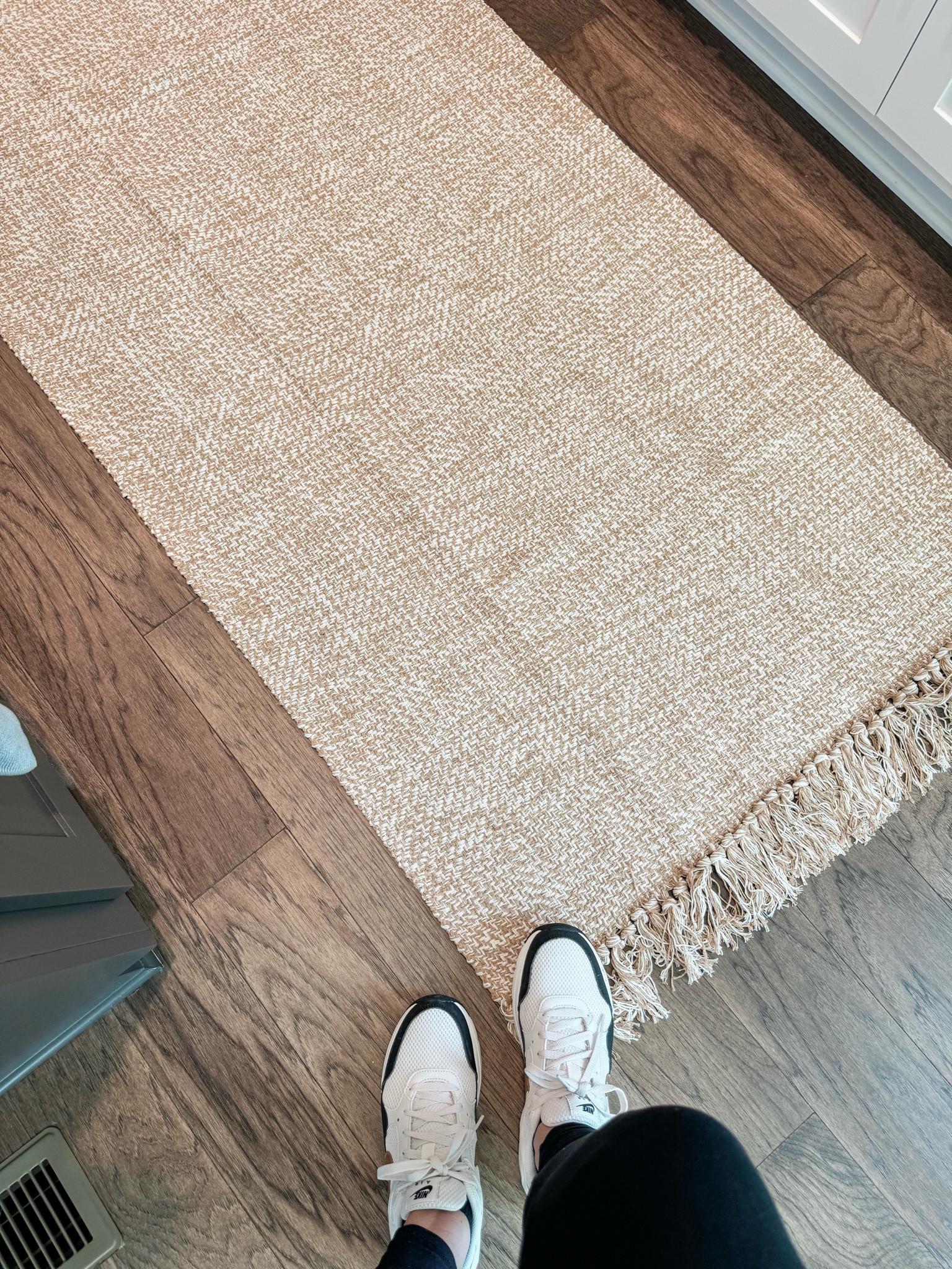 July Favorites:
Kitchen Runner 

Jute runner, warm rug, warm area rug, neutral rug, neutral kitchen runner, neutral kitchen rugg

#LTKFamily #LTKHome #LTKStyleTip