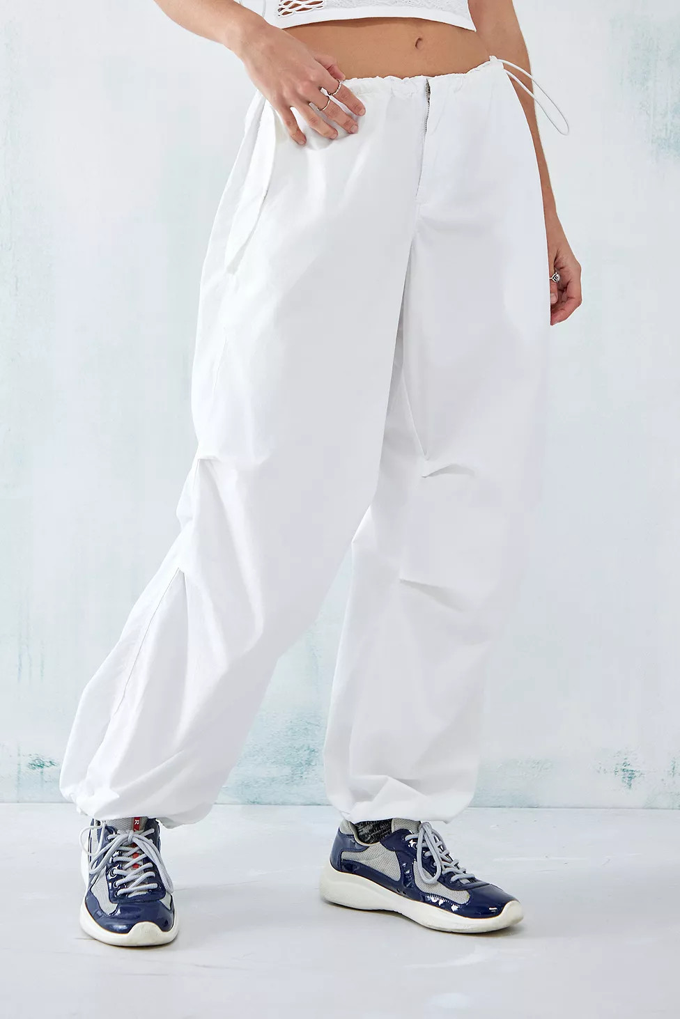 iets frans...White Baggy Tech Pants | Urban Outfitters (EU)