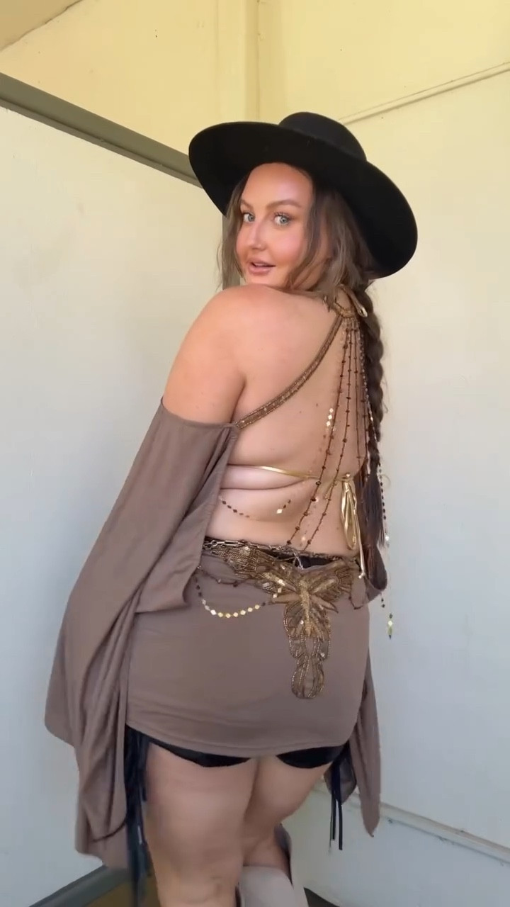 Bieberchella!!!! 💕🌵🫧🌟🤠 obsessed with my outfit today #midsizestyleinspo #coachella #coachella2026 #curvychella #curvygirlfashion