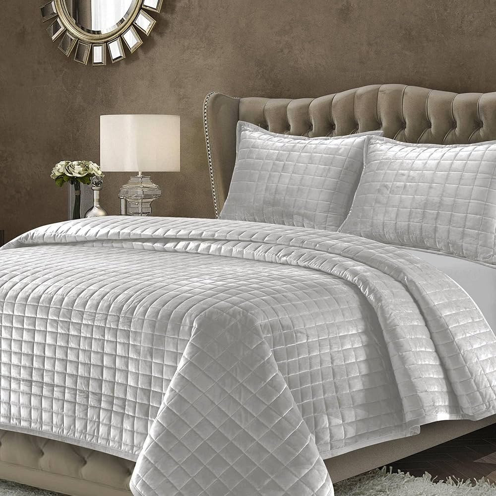 Tribeca Living Velvet Queen Quilt Set, Three-Piece Box Stitch Bedding Set Includes One Oversized ... | Amazon (US)