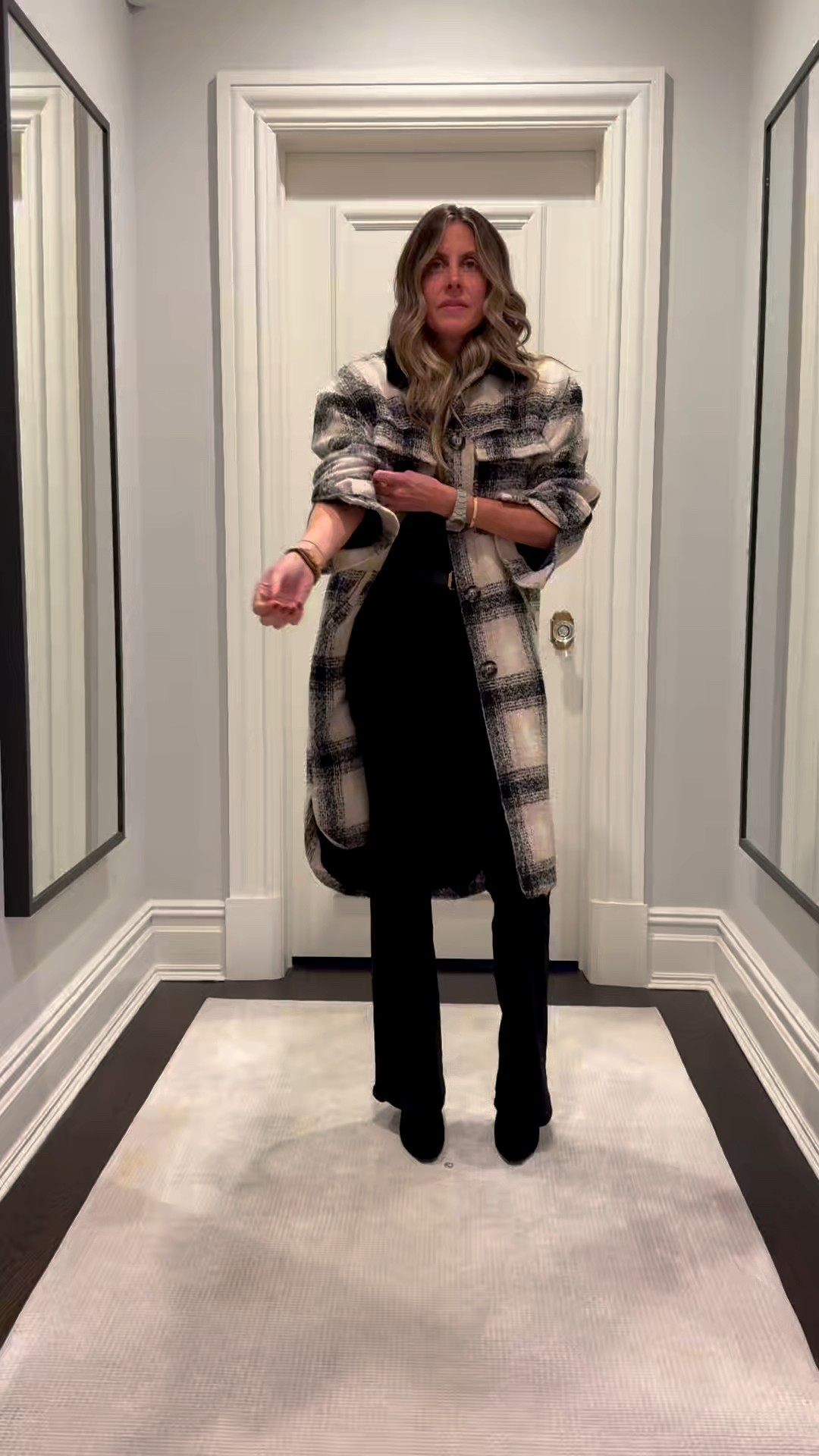 🖤 Fall fashion outfit layering ideas for women over 40 🍂 Effortless luxe style built on capsule wardrobe staples: black pants, statement plaid coat, sleek boots, and a neutral bag. ✨ This outfit proves you can look modern and confident without chasing every trend.

👉 Save this for fall outfit inspo + everyday layering styling.

#FallFashion2025 #Over40Style #FallOutfitInspo #CapsuleWardrobeEssentials #OOTDOver40 #EffortlessLuxe #StyleConfidence #FallWardrobeStaples #LuxuryForLess #MinimalStyle #EverydayChic

#LTKOver40 #LTKStyleTip