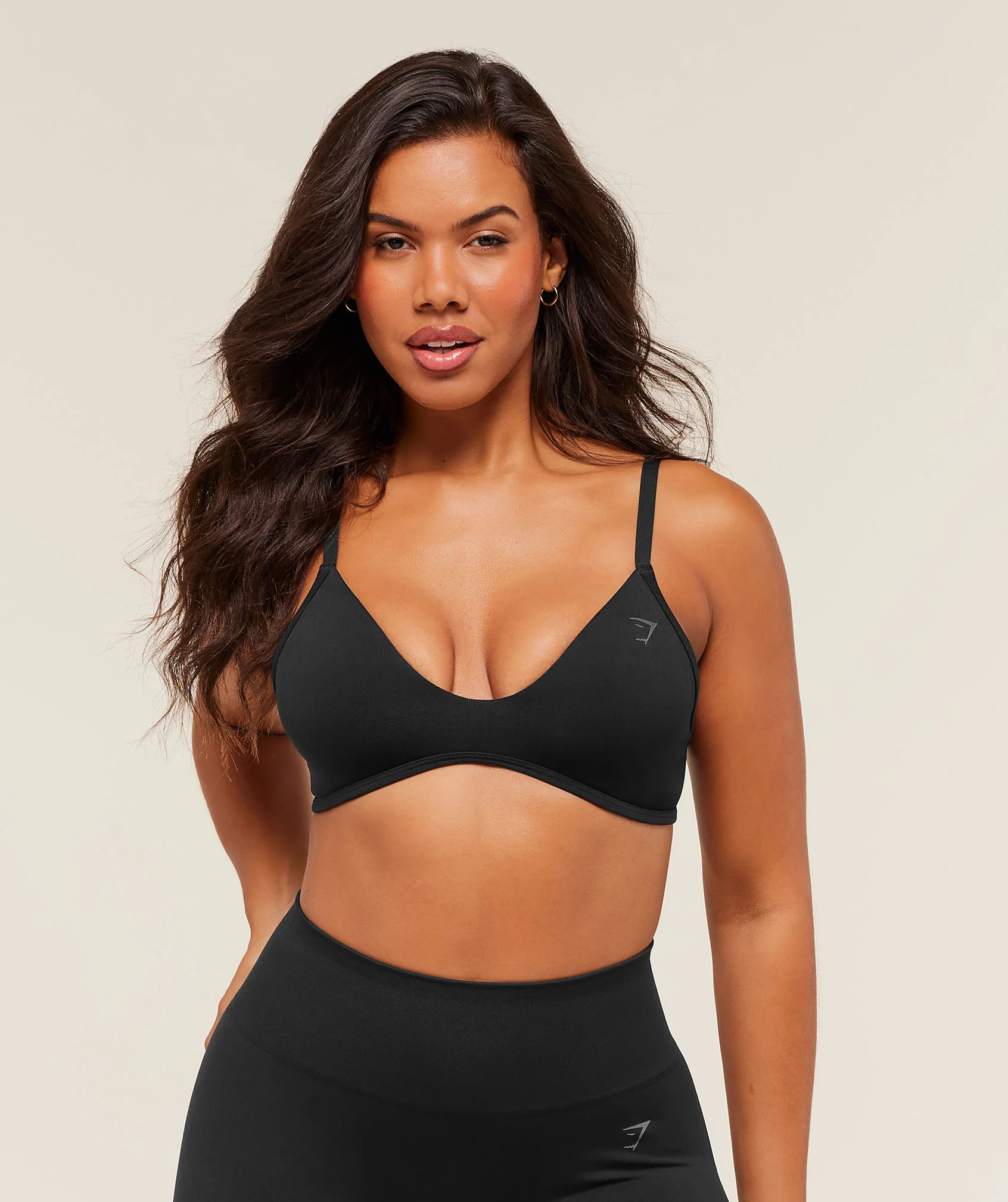 Soft Sculpt V-neck Sports Bra | Gymshark US