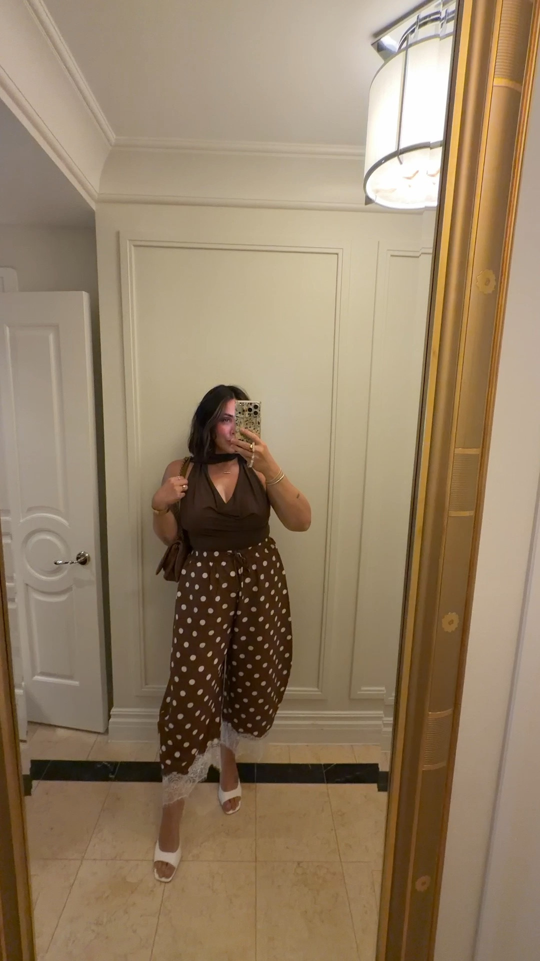 Las Vegas dinner and a show! Size M