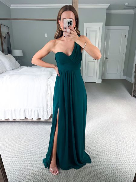 Winter wedding guest (XS). Wedding guest dress. Holiday dress. Wedding guest maxi dress. Black-tie wedding guest dress. Green maxi dress. 

*This dress was too big/long on me. I think this would work better on a taller frame because it is a beautiful dress!

#LTKwedding #LTKunder100 #LTKHoliday
