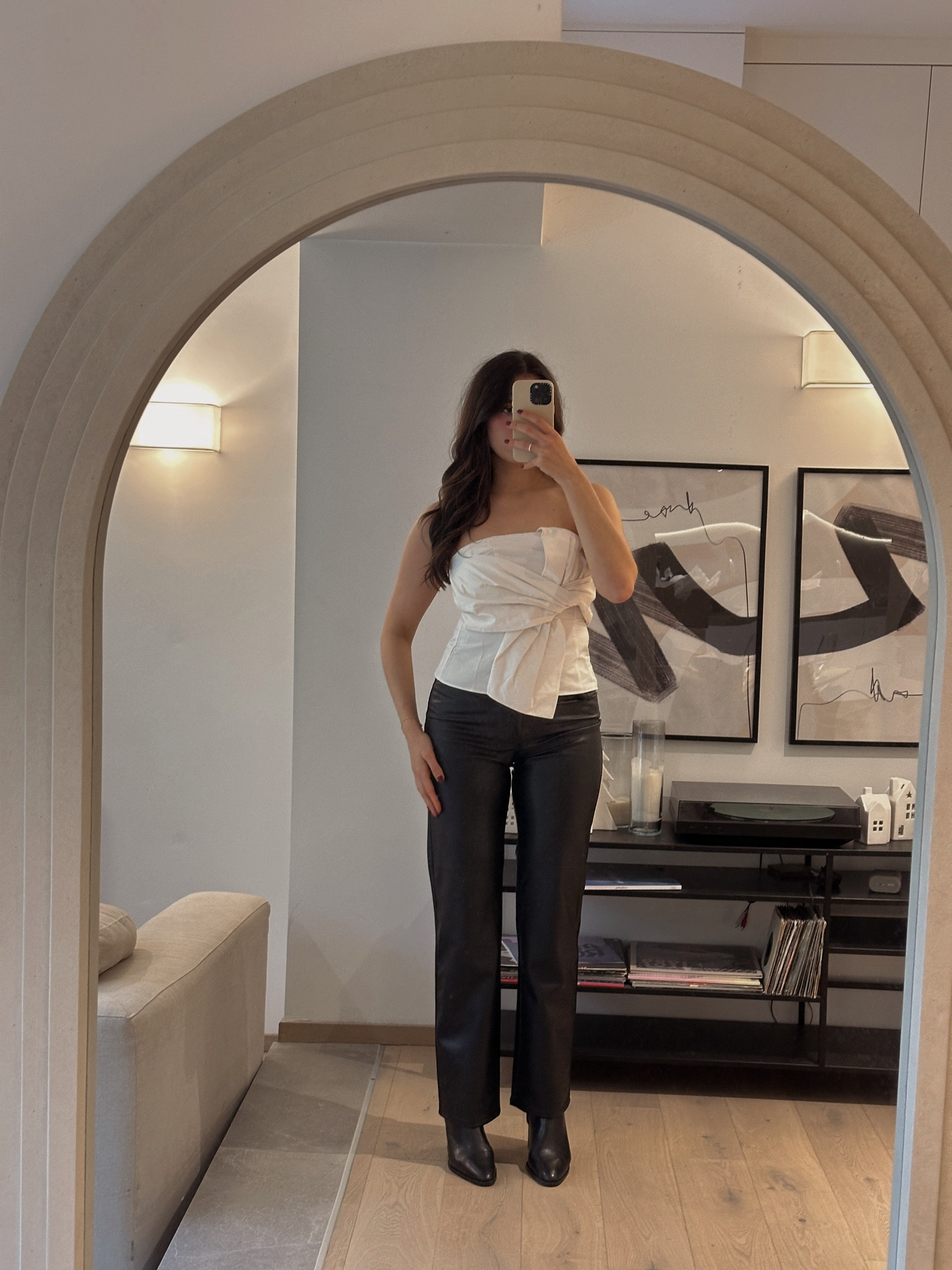 The most gorgeous top, festive, cute and gorgeous to wear with leather trousers!

Party wear, Christmas party, party outfit, festive an outfit, party top, leather trousers, h&mM

#LTKpartywear #LTKwinter #LTKCyberWeek