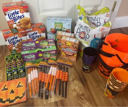 Halloween goody bag inspiration 🎃👻🍬

#halloween #goodybags #trickortreat #classroomsnacks #partyfavors 

#LTKparties #LTKkids #LTKHalloween