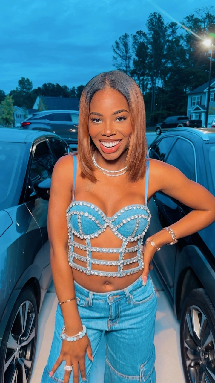 Denim & Diamomds 👖💎
A perfect combo 

Jean diamond studded corset top + baggy fitted Y2K cargo jeans with pockets 

#LTKVideo #LTKStyleTip