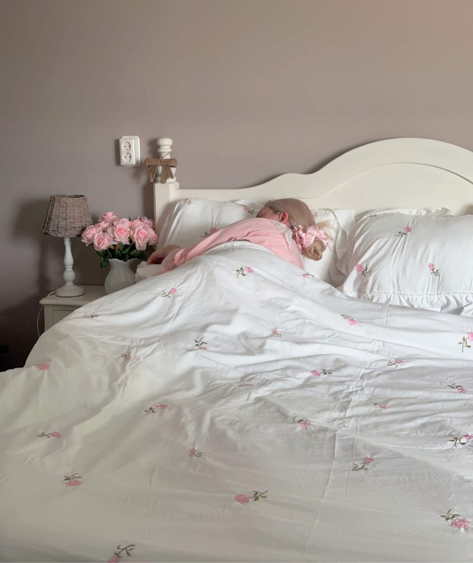 Have a lovely day! All items from Shein Home 💕🫖✨🎀 🛏️🌸

@shein_official @shein_us #SHEINhome #SHEINappliances #saveinstyle #SHEIN #gifted #loveshein

girly, pink aesthetic, princesscore, modern princess, parisian style, english style, cottagecore, shabby chic, preppy, classy, blair waldorf, gossip girl, romantic, hyperfeminine, dollette, coquette, bridgerton, balletcore, accessories, vanity, room, spring, besties, tea party