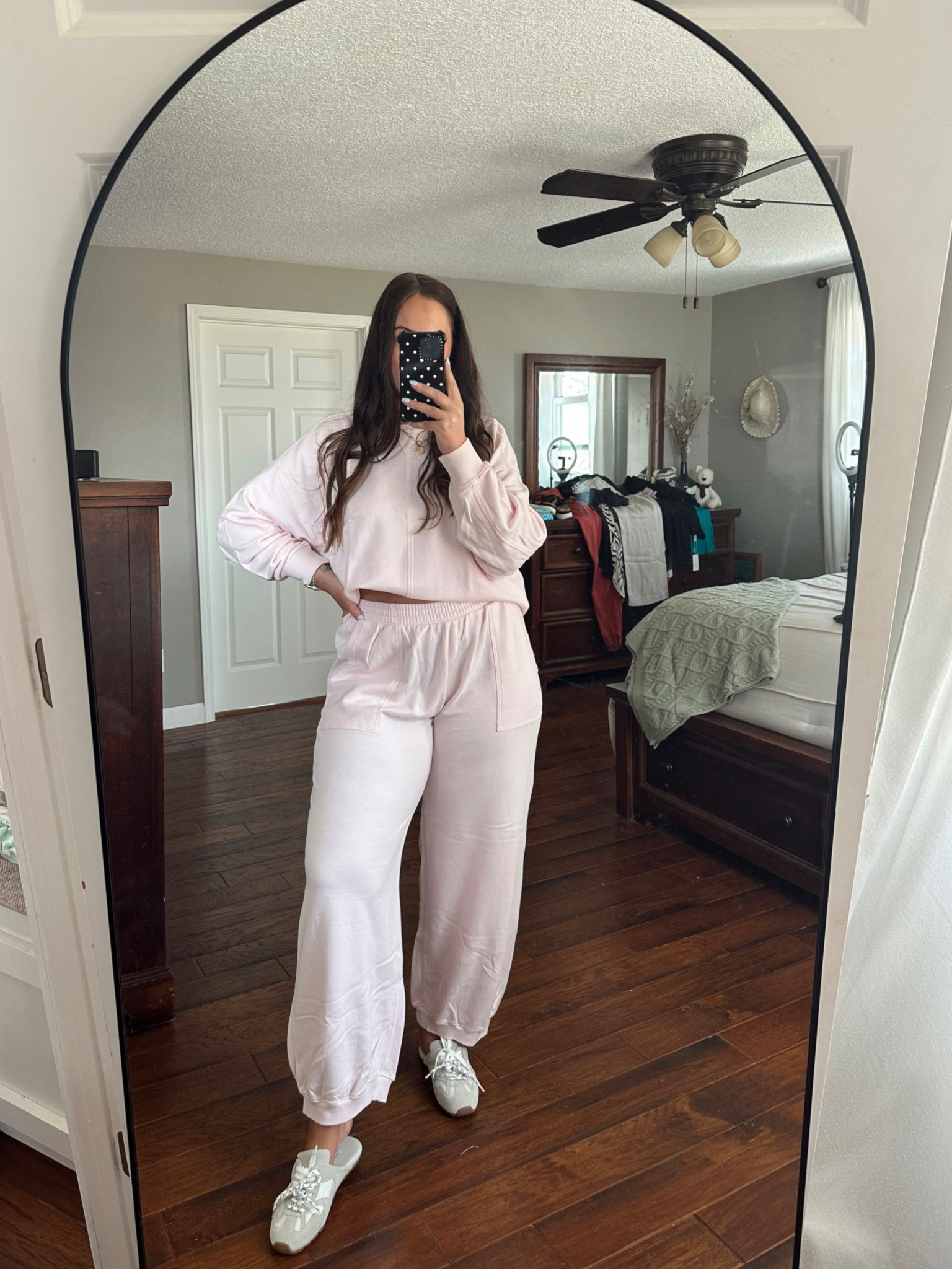 Aerie matching set 🤍 barrel leg sweatpants - large long and matching lightweight sweatshirt large! Currently on sale (use code MORELOVE for an extra discount! 

Aerie real
Aerie sets
Aerie new arrivals
Aerie sale
Aerie spring outfits 
spring outfits 2026

#LTKMidsize #LTKxAerie #LTKTall