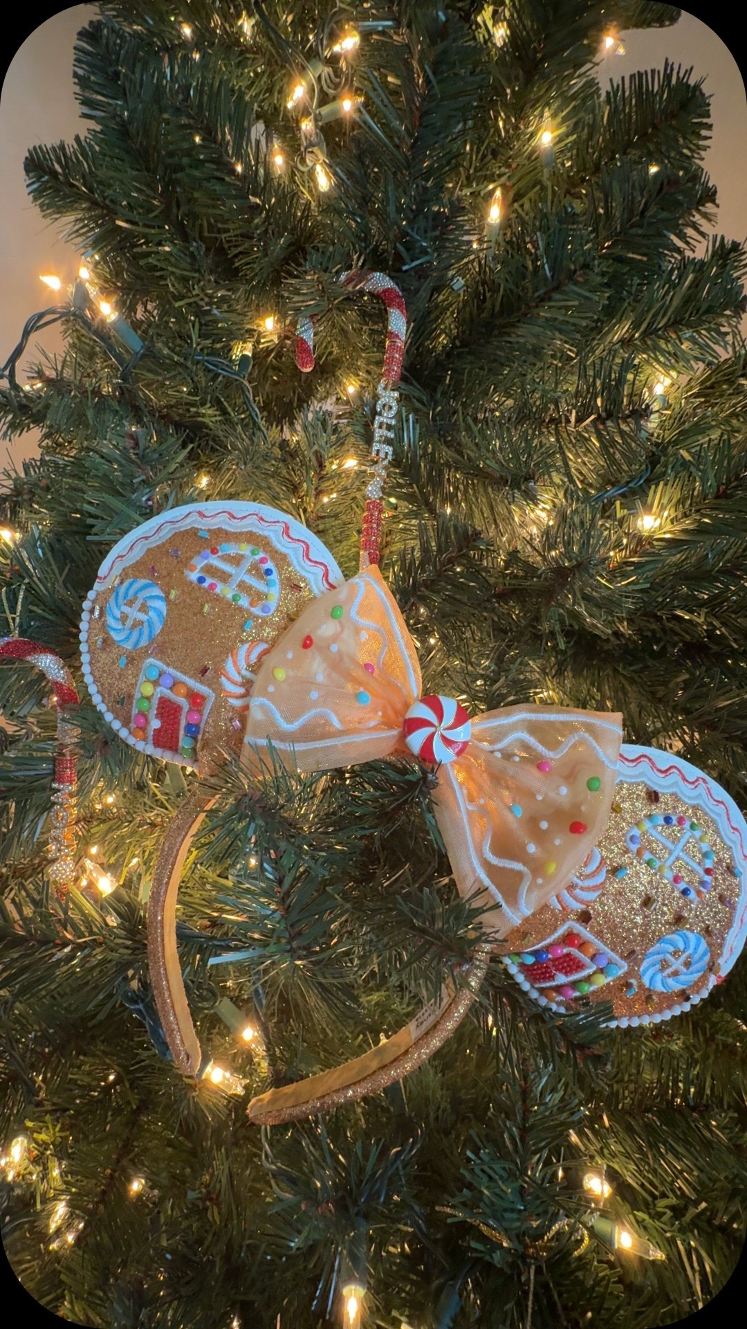 ❤️🎄Sweet, sparkly, and personalized ✨🎄 My @baublebar Mint To Be customized candy cane ornaments are pure holiday magic! And my Disney Minnie Mouse gingerbread ears are the sweetest accessory 💖 #BaubleBar #HolidayStyle

#LTKFindsUnder50 #LTKSeasonal #LTKHoliday