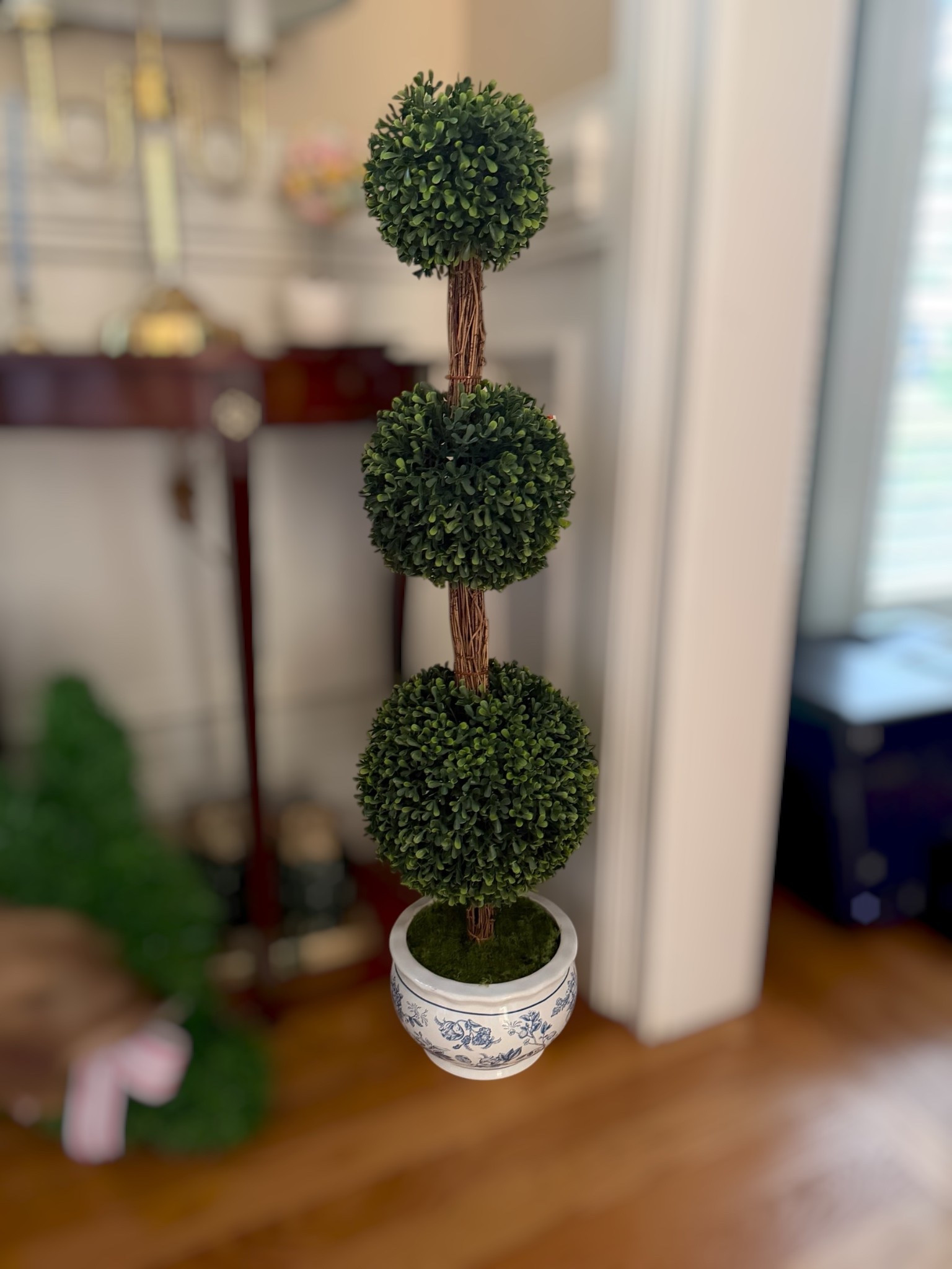 $40 Chic Blue & White Topiary Find 🌿🤍✨

Such a good home find 🤍🌿 This 3’ boxwood topiary in the prettiest blue & white floral pot gives that classic chinoiserie look for a fraction of the price. It’s the perfect piece for an entryway, living room, or tucked into a corner for an instant elevated touch 💙✨

I love that it looks so real but requires zero maintenance—just set it and style it! Such an easy way to bring in that timeless, preppy coastal feel 🙌🏼

chinoiserie home decor, blue and white decor, faux topiary tree, boxwood topiary, affordable home finds, walmart home decor, preppy home style, coastal traditional decor, entryway styling ideas, grandmillennial decor, summer decor, patriotic decor, 4th of July decor, Walmart decor 🌿🤍💙

#LTKHome #LTKSeasonal #LTKmomlife