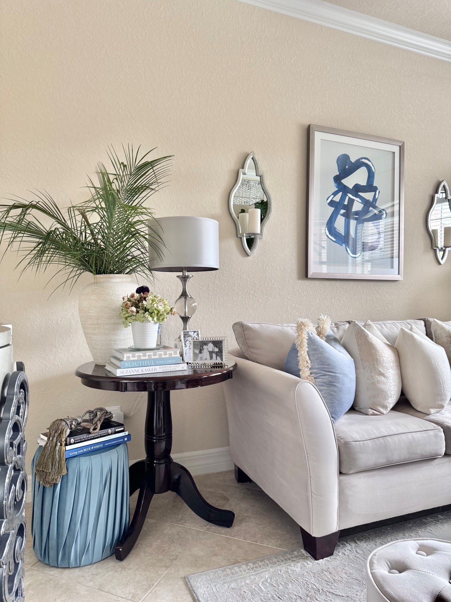 Beautiful Spring Living Room Decor!🩵🤍🌷

Home Decor| Living Room Decor | Warm Neutral Decor | Classic Blues | Transitional Decor | Transitional Modern Coastal | Traditional Decor | Brown & Blue Decor | Classic Decor| Timeless Decor | Spring Decor | Coffee Table Books 

#LTKHome #LTKSeasonal
