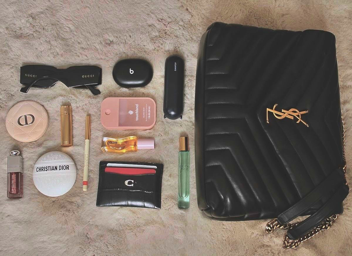 What’s in my bag?

#ysl #saintlaurant #coach #gucci #touchland #beats #gissou #diorbeauty #dior #christiandior #whatsiybag

#LTKItBag #LTKBeauty #LTKFindsUnder100