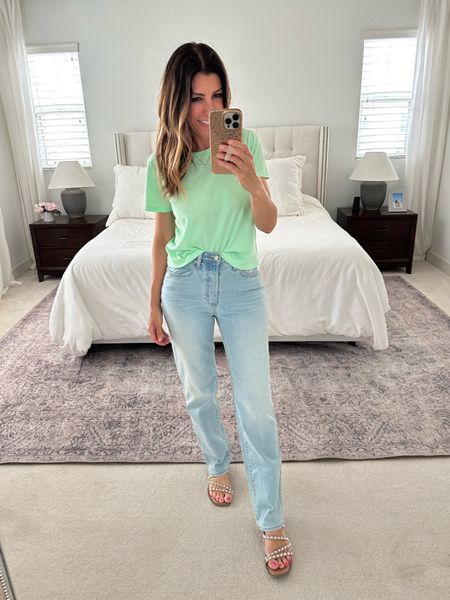 The best cropped tees for $10 🙌🏼 

I wear a medium for a little extra length 


#targetfind #targetstyle #springoutfit #outfitidea #jeans #momoutfit #springstyle #springoutfit 

#LTKfindsunder50 #LTKSeasonal #LTKstyletip