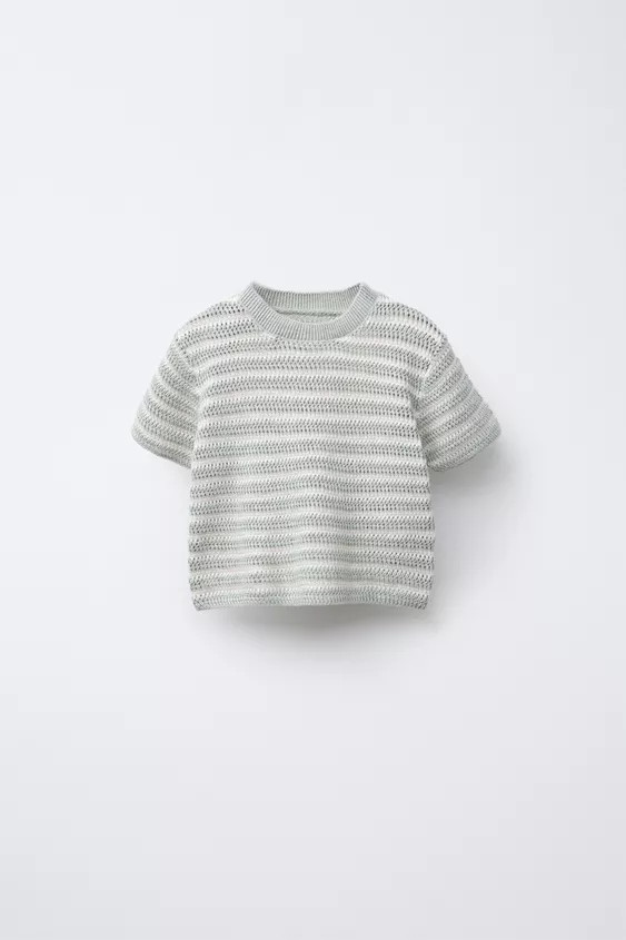 Knit sweater with round neck and short sleeves. Button closure at shoulder. | Zara US