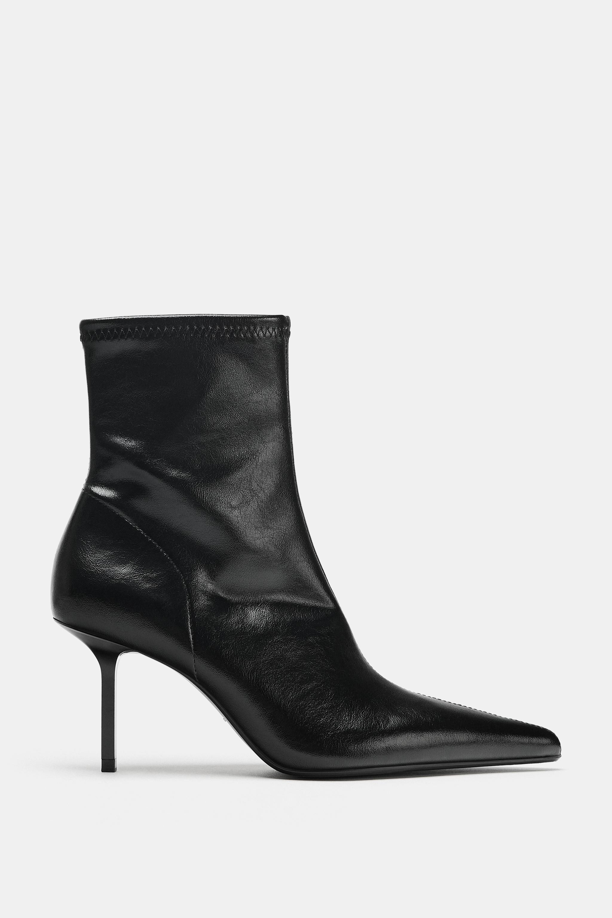 Model height: 178 cmAnkle boot-style shoes. Elastic fabric top. Patent effect. Topstitching detai... | Zara DE