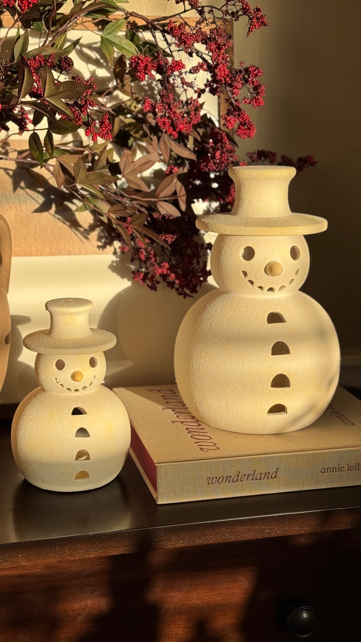 I love them! These handmade terracotta snowmen are perfect for my light and earthy rustic Christmas decor! I shared them to all of you very early and it's been in my LTK since then for you to check out, and it seems are almost Sold out! 

I added a battery operated tea lights with remote control for easy lighting every time I need it. 
.
.
.
.
.
*Shop my Home on LTK in my Bio
*Follow me on YouTube for home styling inspo
*Click the link in my Bio to shop or watch my videos
*Follow @kelihomestyle for more home decor inspiration
.
.
.
.
.

#homedecor #christmasdecor #christmasdecorations #homestyle #homestyling #homeinspiration #interiordesign