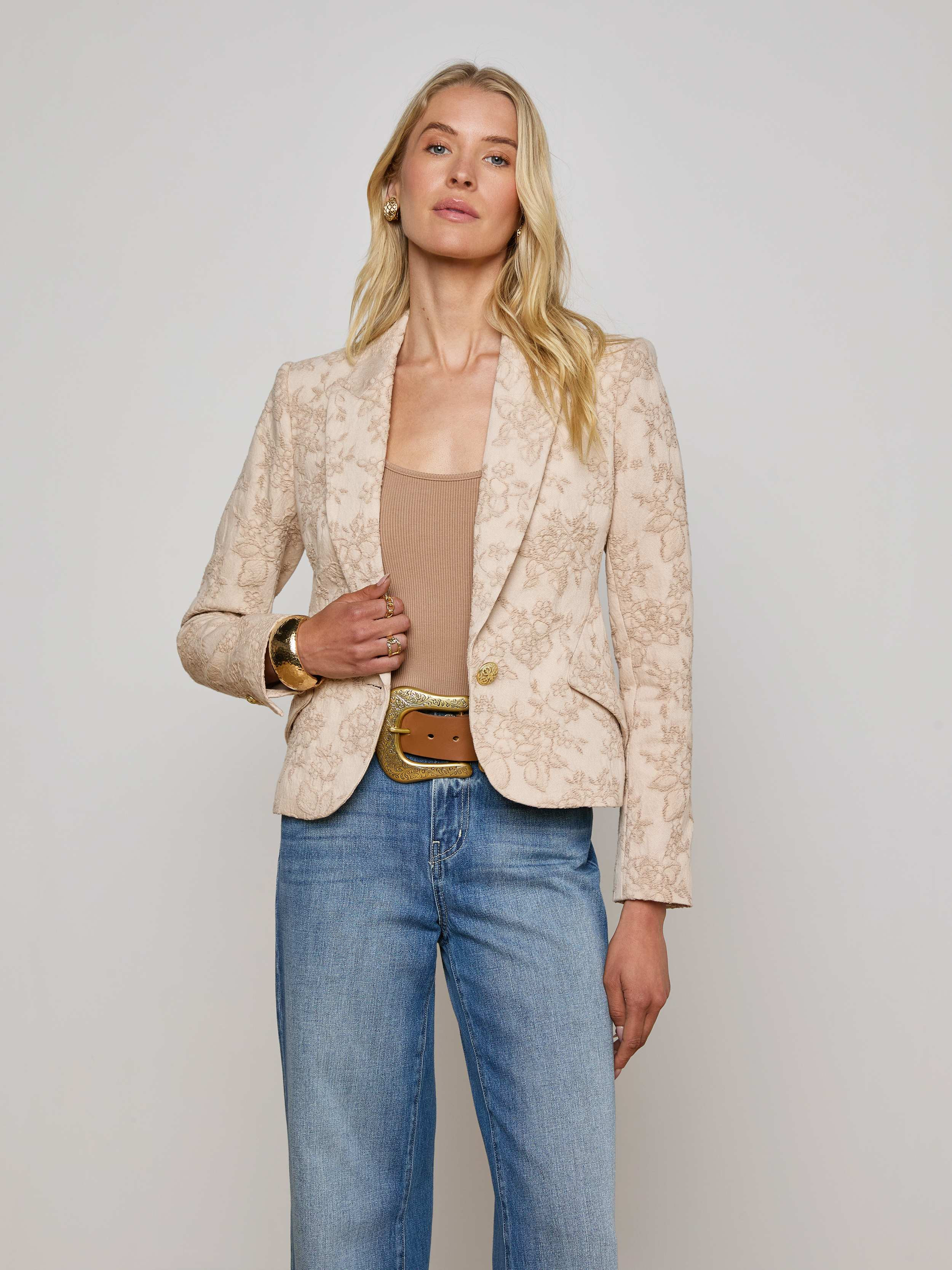 Jennah Jacquard Blazer in Neutral Crinkle Twill | L'AGENCE | L'Agence