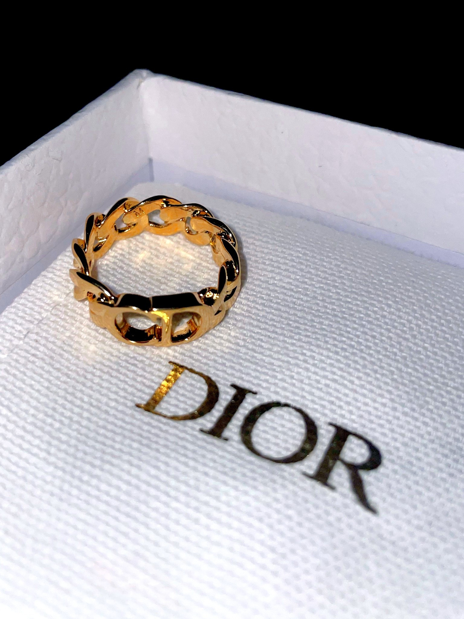 My birthday Dior ring that I still think about.

It was timeless, feminine, and one of those pieces you reach for every day… until one day you can’t find it 😭

If you’re building your forever jewelry collection, I linked the latest version (and similar styles) here ✨