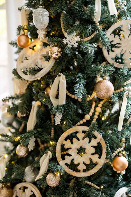 Christmas tree // Christmas decor // Holiday decor // Home decor

#LTKSeasonal #LTKhome #LTKHoliday