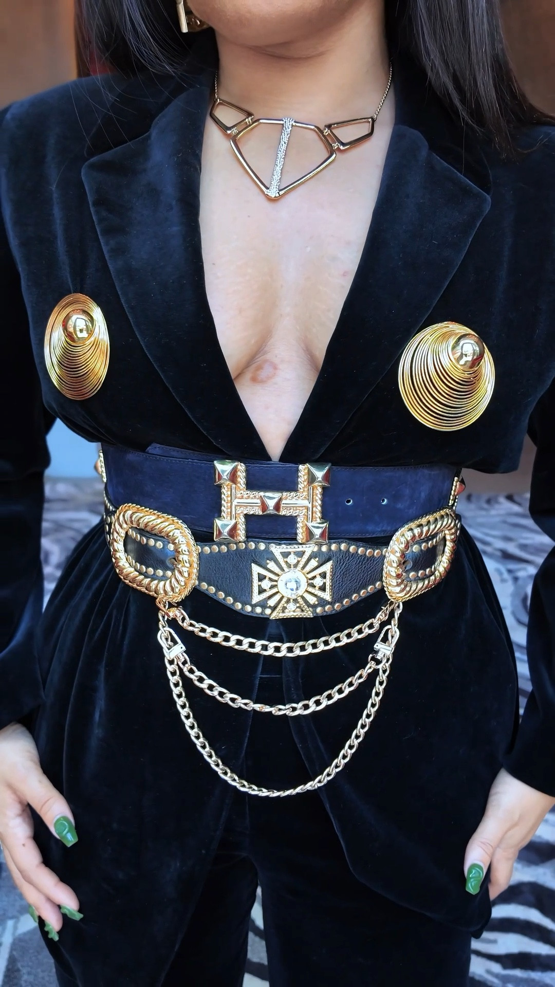 A vintage DIY 😆

#LTKMidsize #LTKNYFW #LTKStyleTip