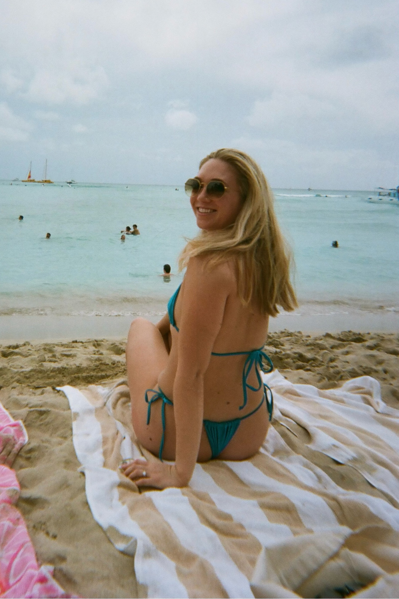 Views from Waikiki beach 🏝️in one of my favorite Amazon bikinis!