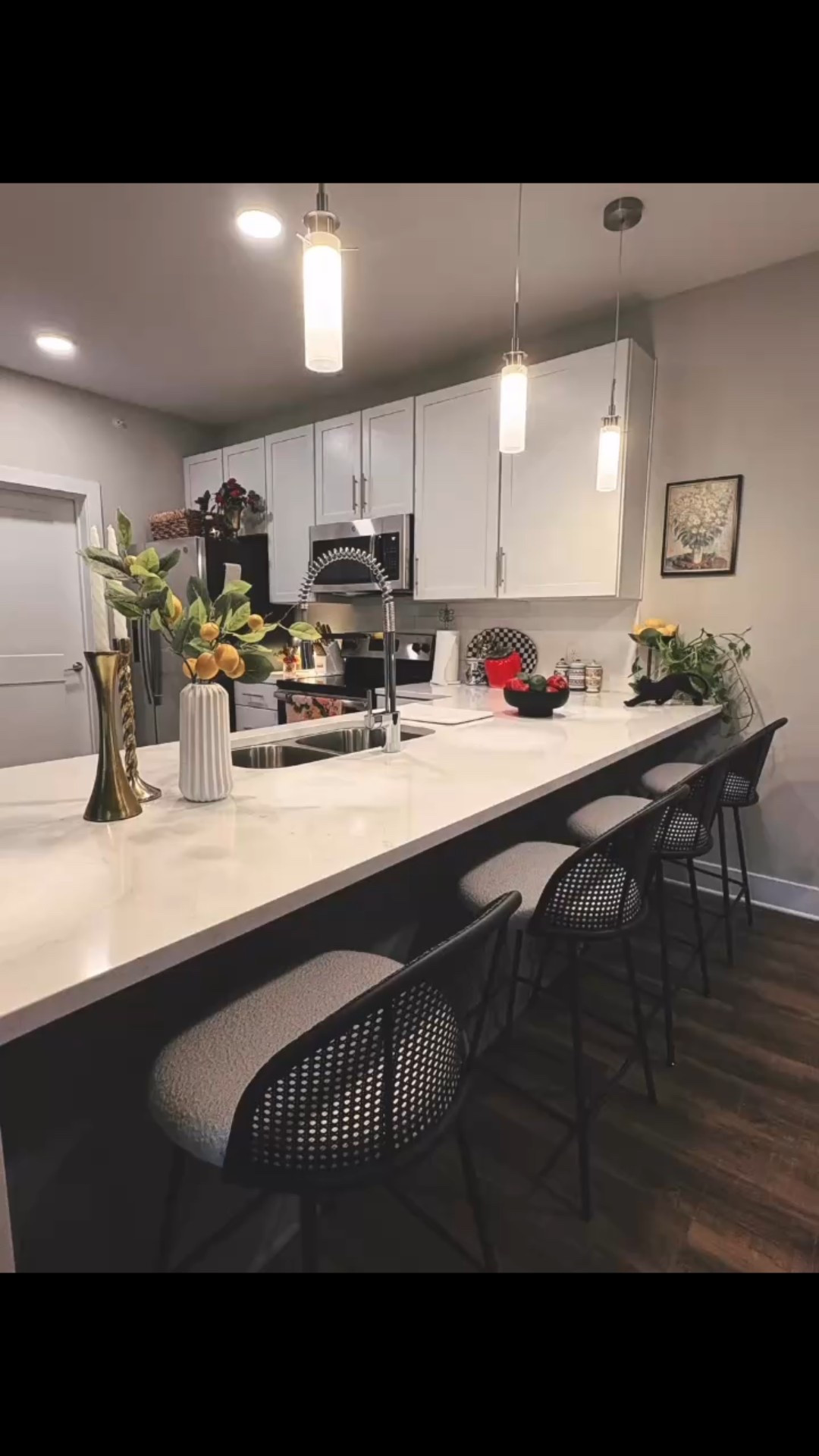 ✨ I'm giving you a slow-motion tour of my kitchen and dining room so you can truly appreciate all the little details. Happy decorating!

#kitchendesign #diningroomdecor #hometour #interiordesign #shopmyhome #homedecor #kitcheninspo #ltk #liketkit #cozyhome