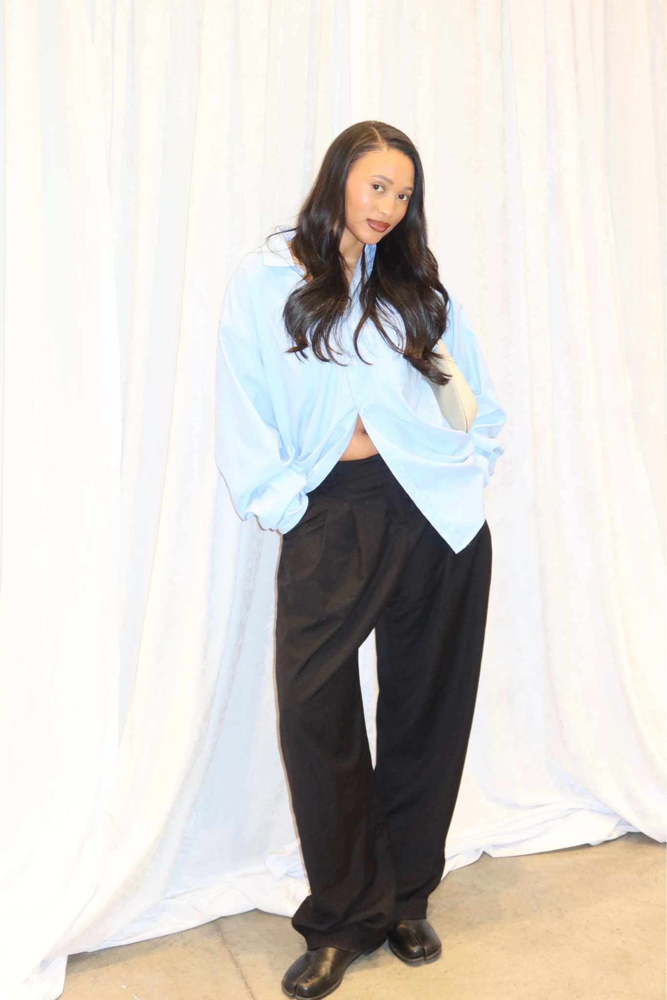 Omg the perfect blue button down and black trousers 🤍