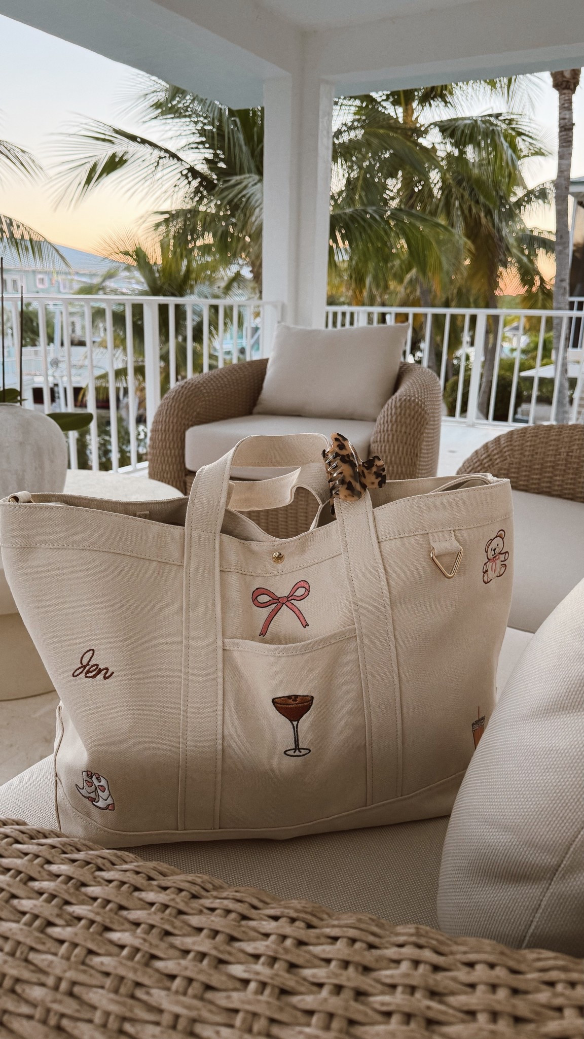Keys for the week 🌊✨ this XL tote is my weekender / errands bag / cutest personalized tote!

#tote #canvastote #personalizedtote #personalizedgift #baublebar #travel #weekender #luggage #bag #bows #teddybear #beachbag

#LTKmomlife #LTKdayinmylife #LTKTravel