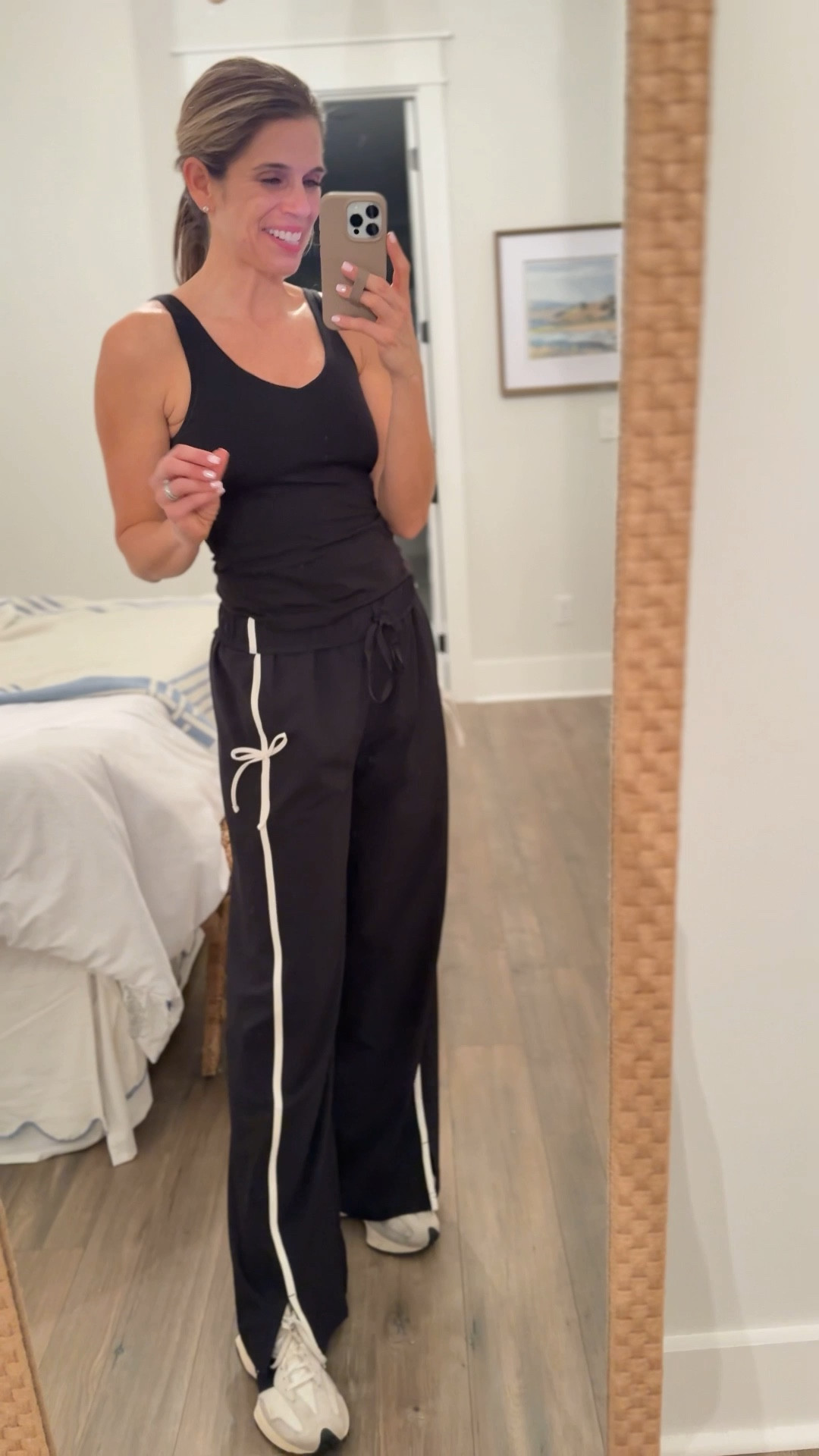 Bow track pants 

#LTKFindsUnder100 #LTKActive #LTKFindsUnder50