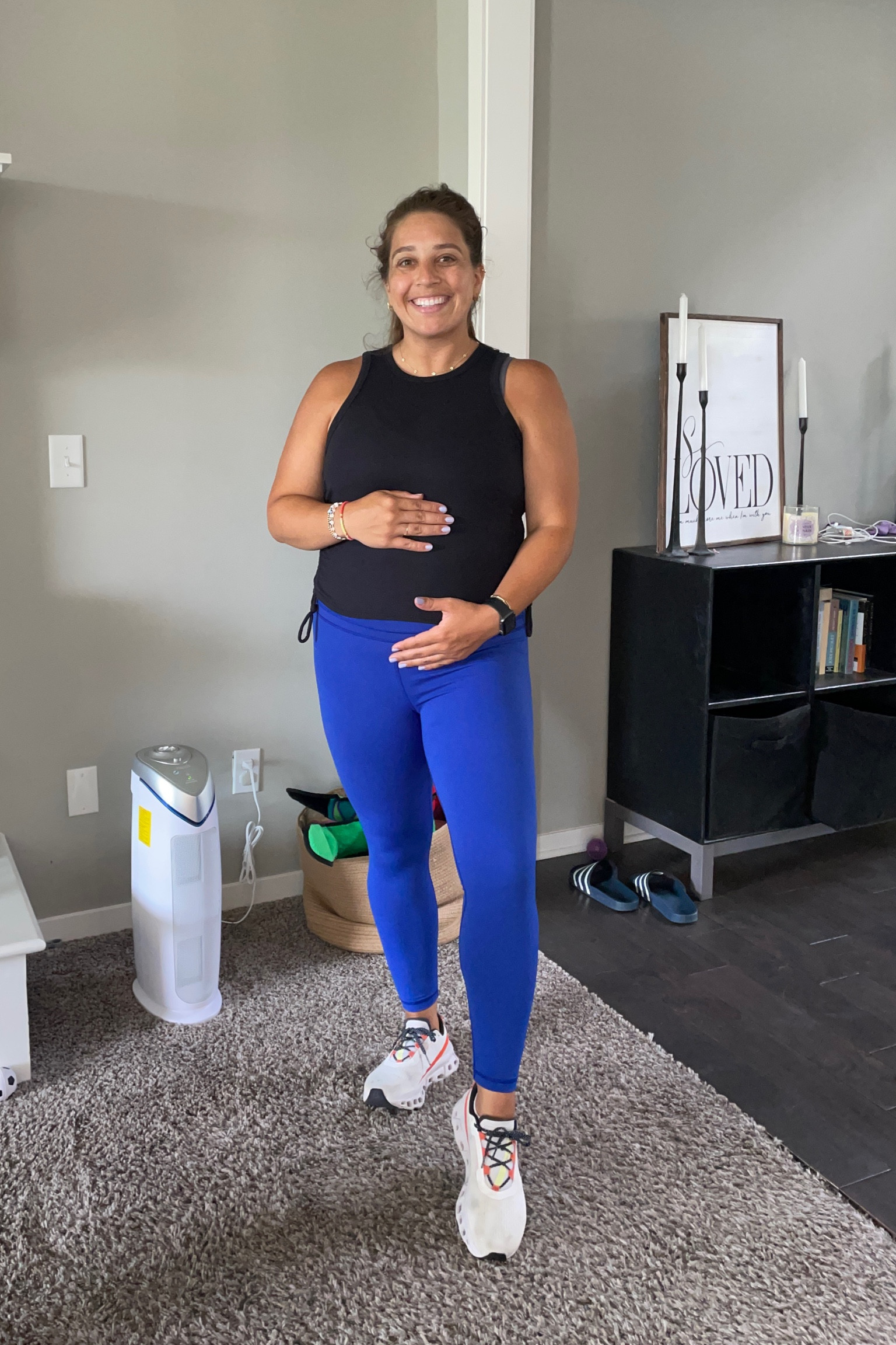 Gym fit 27 weeks pregnant 

Workout clothes //gym look // six months pregnant // move your body 